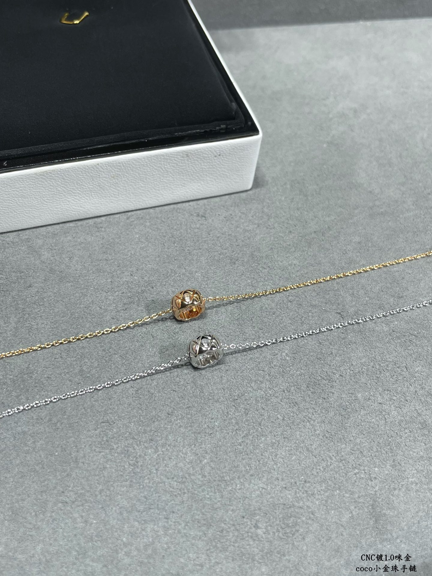 ch*el carved Di*m*nd-shaped gold bead bracelet