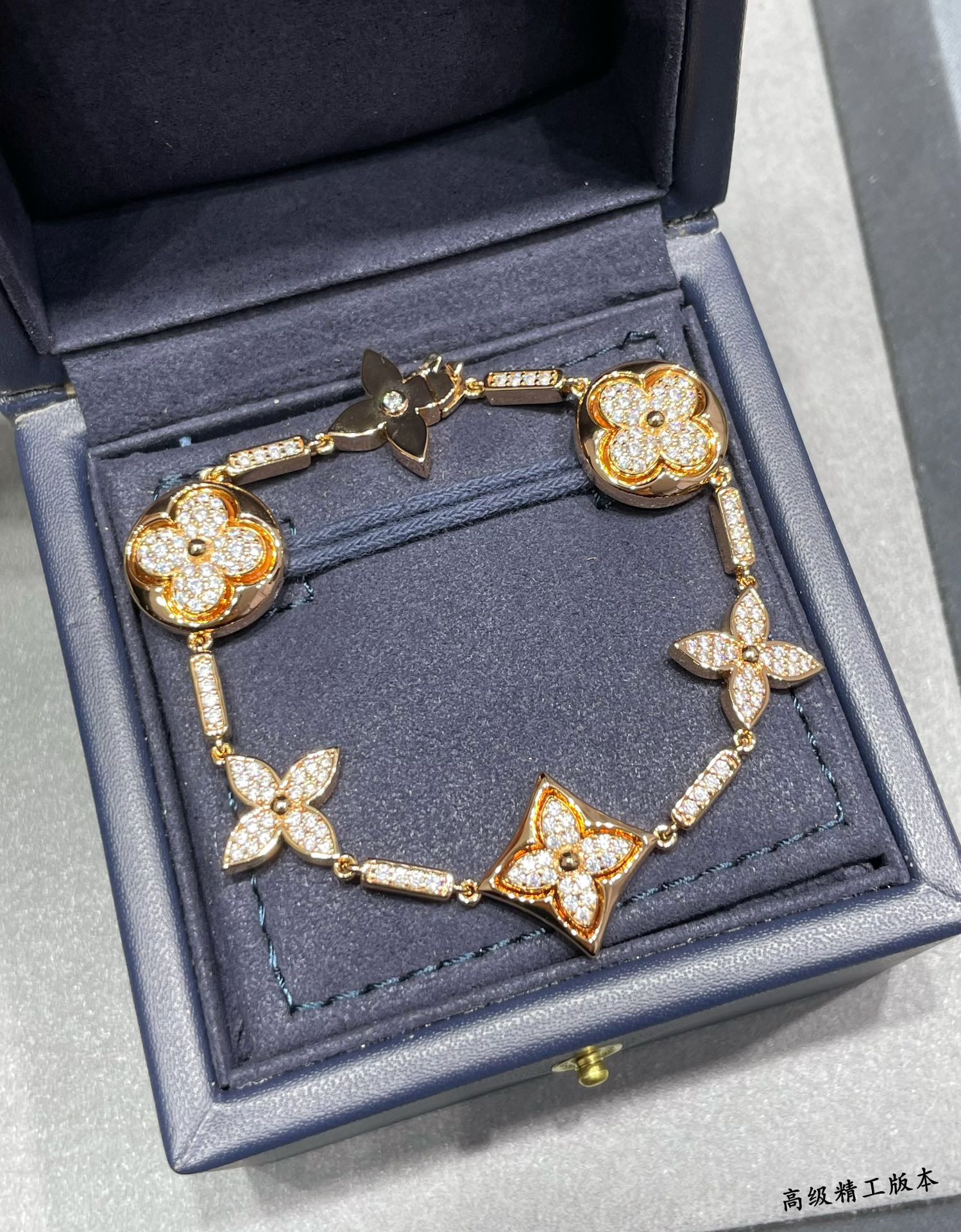 l0*is vuitto large six-flower full Di*m*nd bracelet