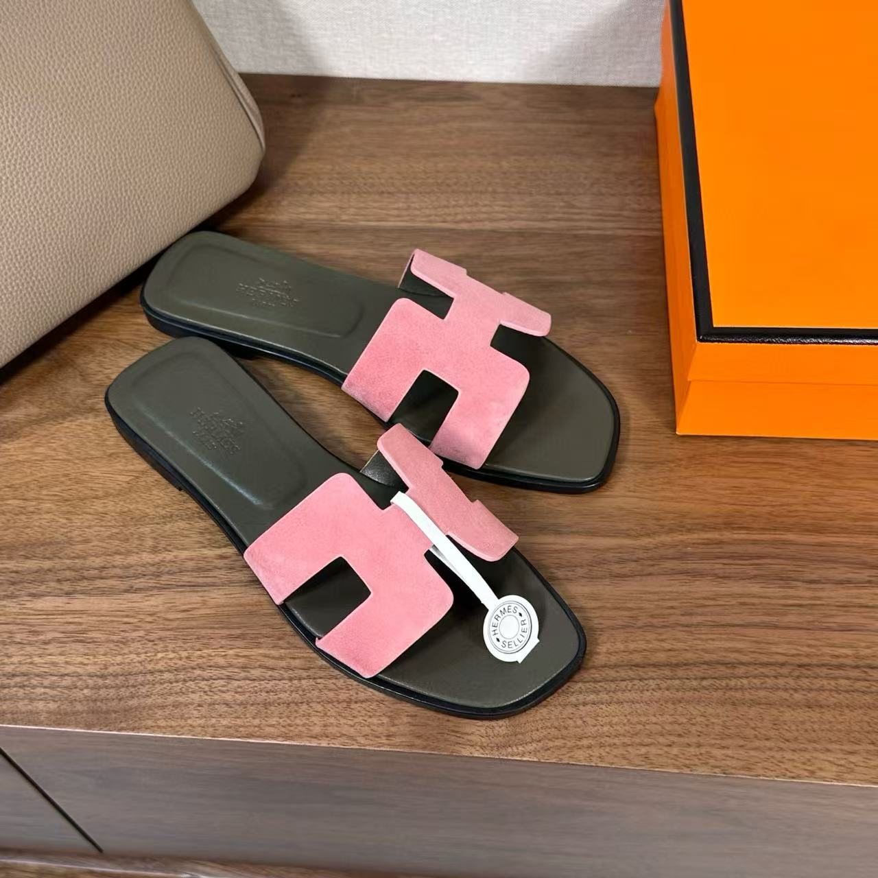 UA Hermès Oran sandal