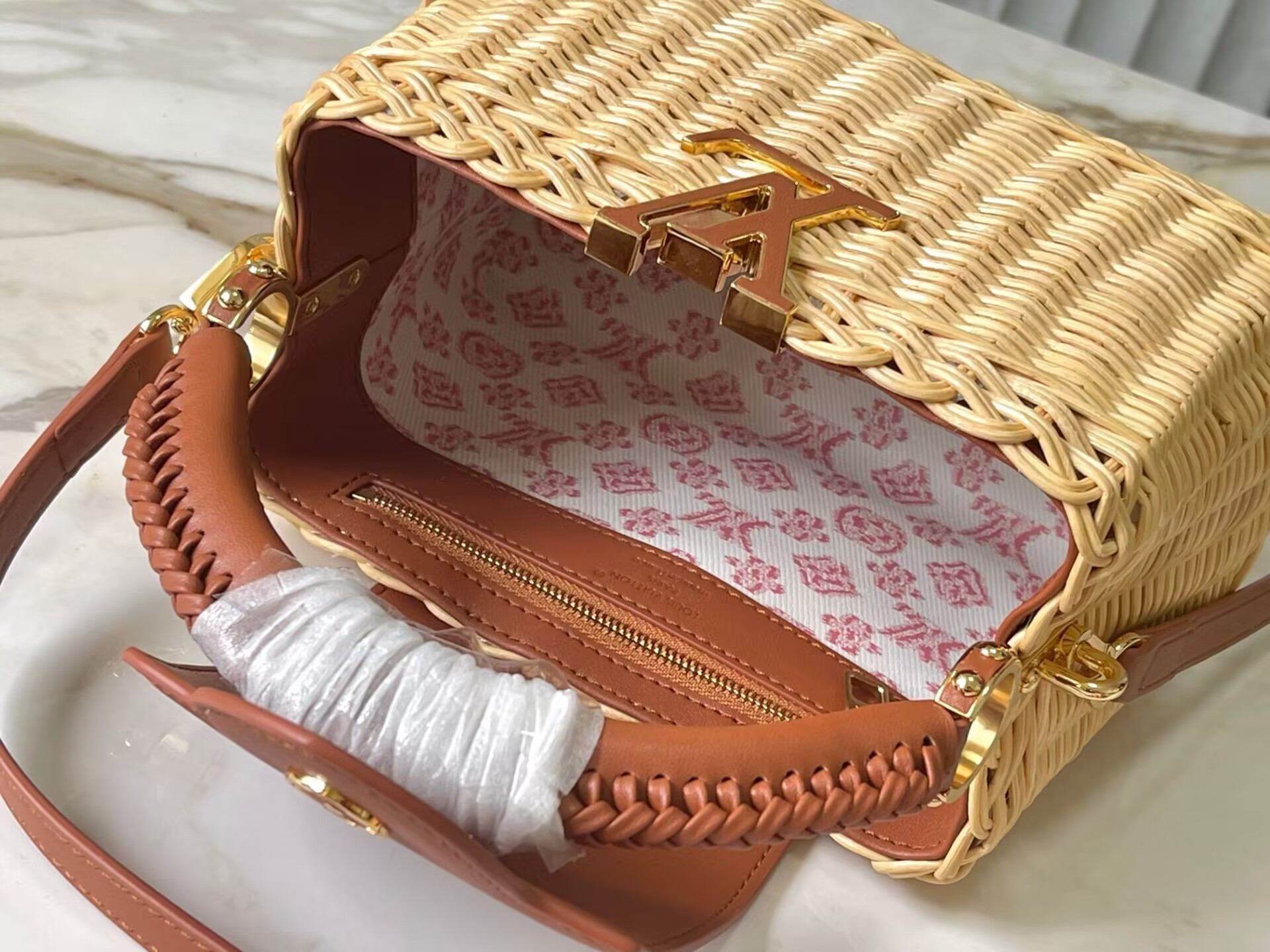 LV Capucines Mini M14365 21x14x8cm