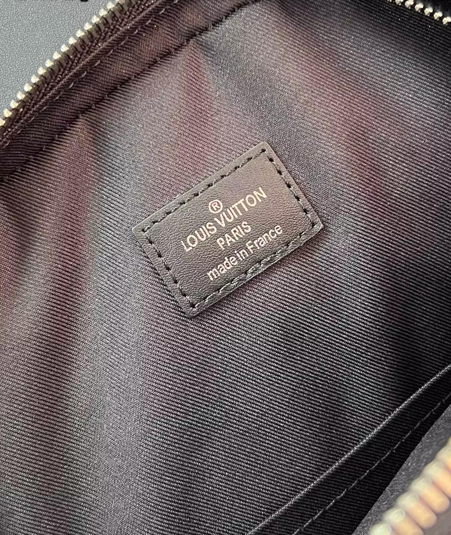 LV Avenue Slingbag N45303 20x31x7cm