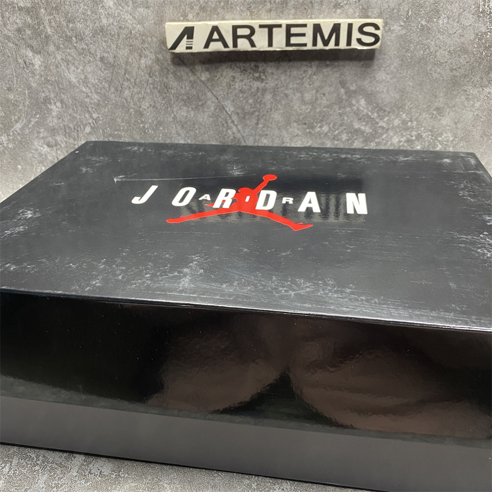 AIR JORDAN 11 RETRO LOW Green