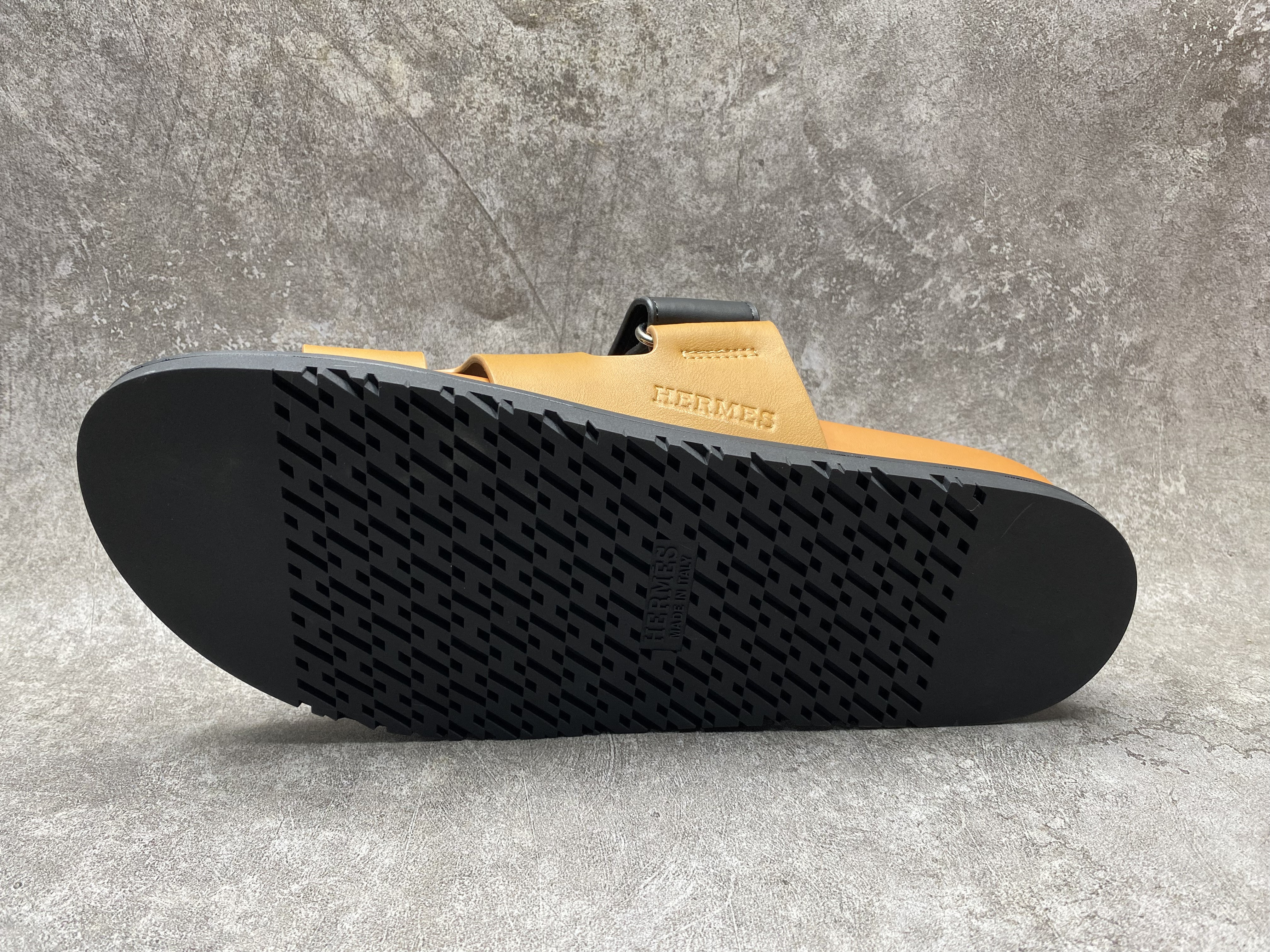 UA Hermès Chypre Sandal