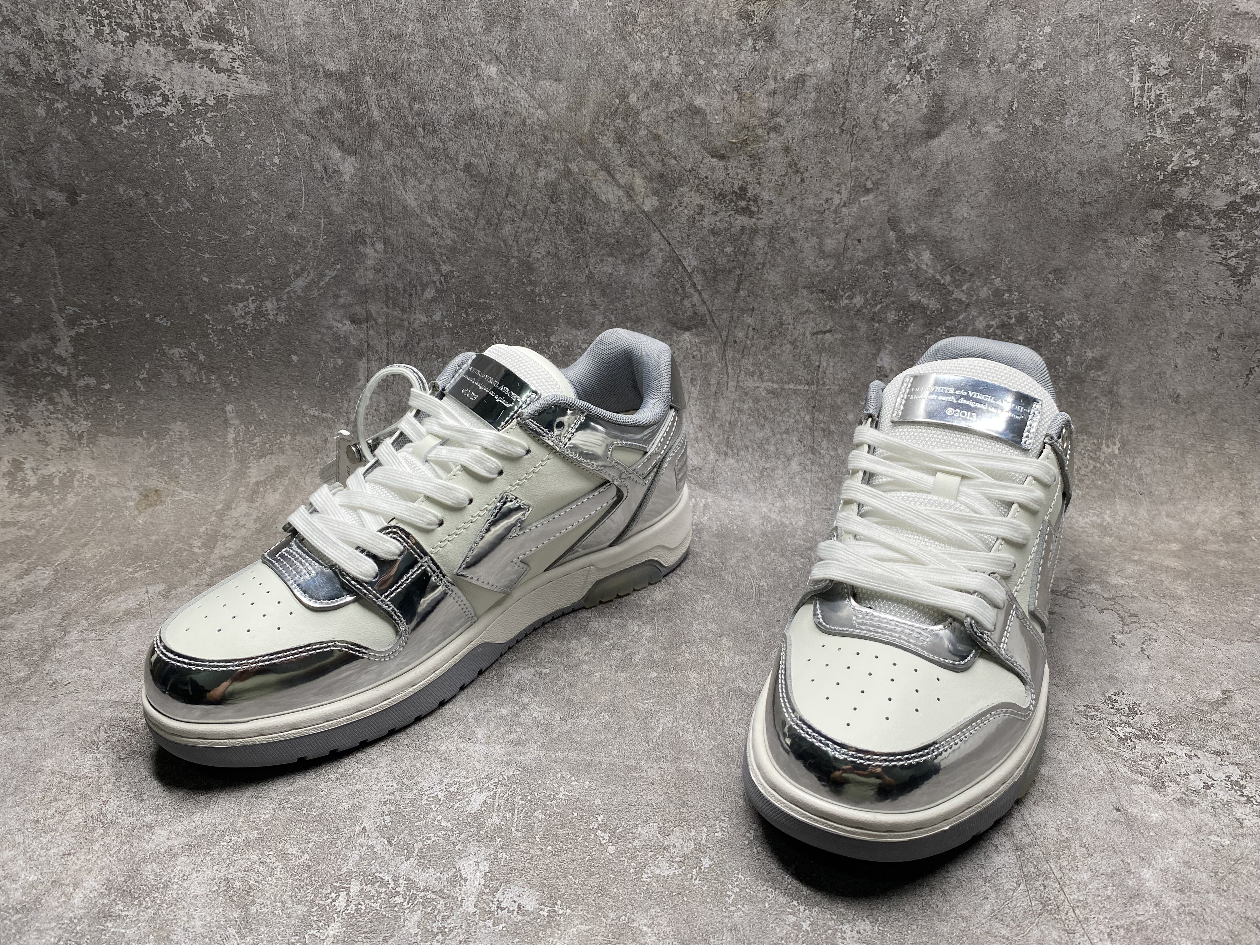 UA OFF-WHITE OUT OF OFFICE LOW