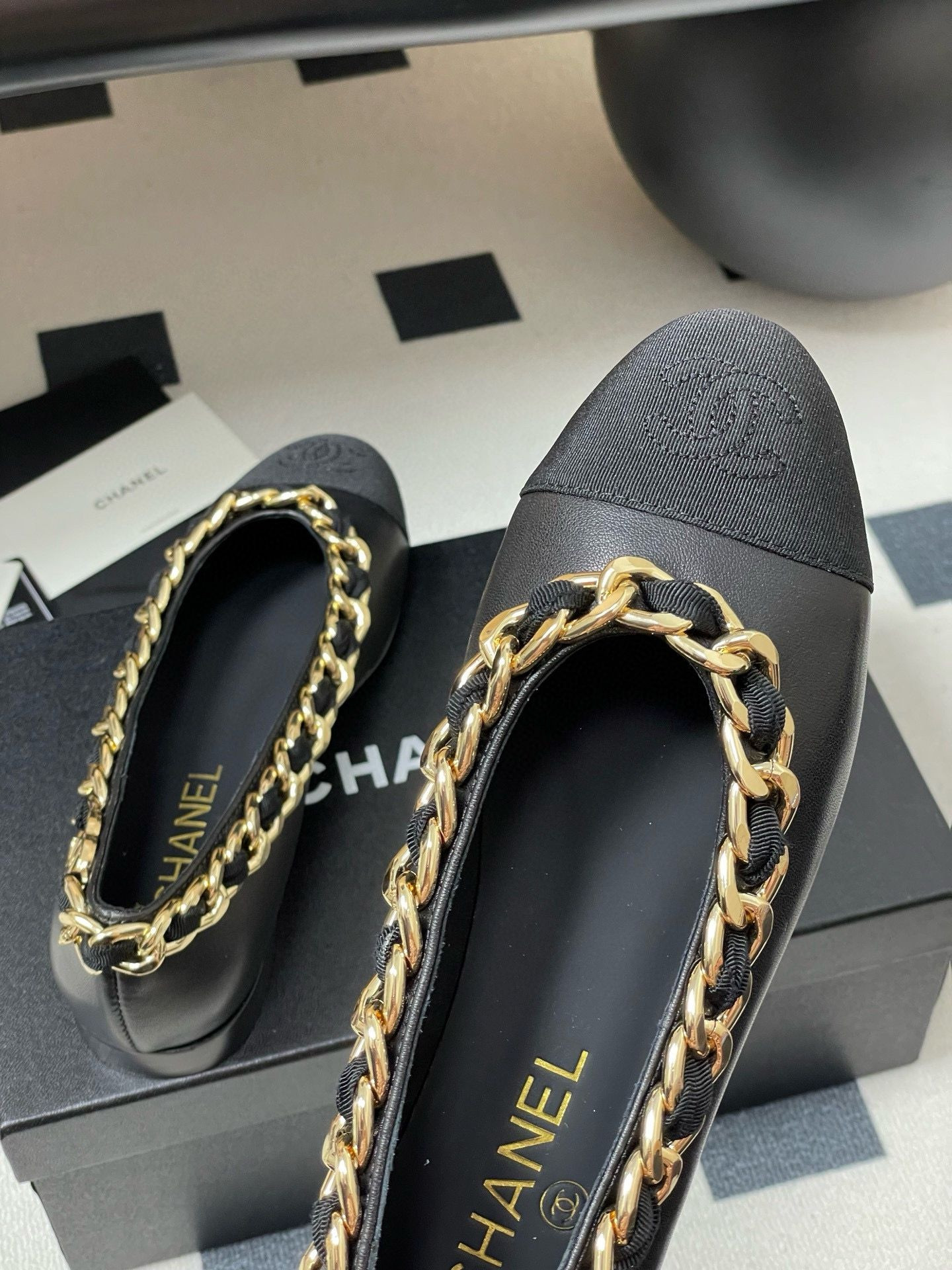 ua Ch*el ballet flats