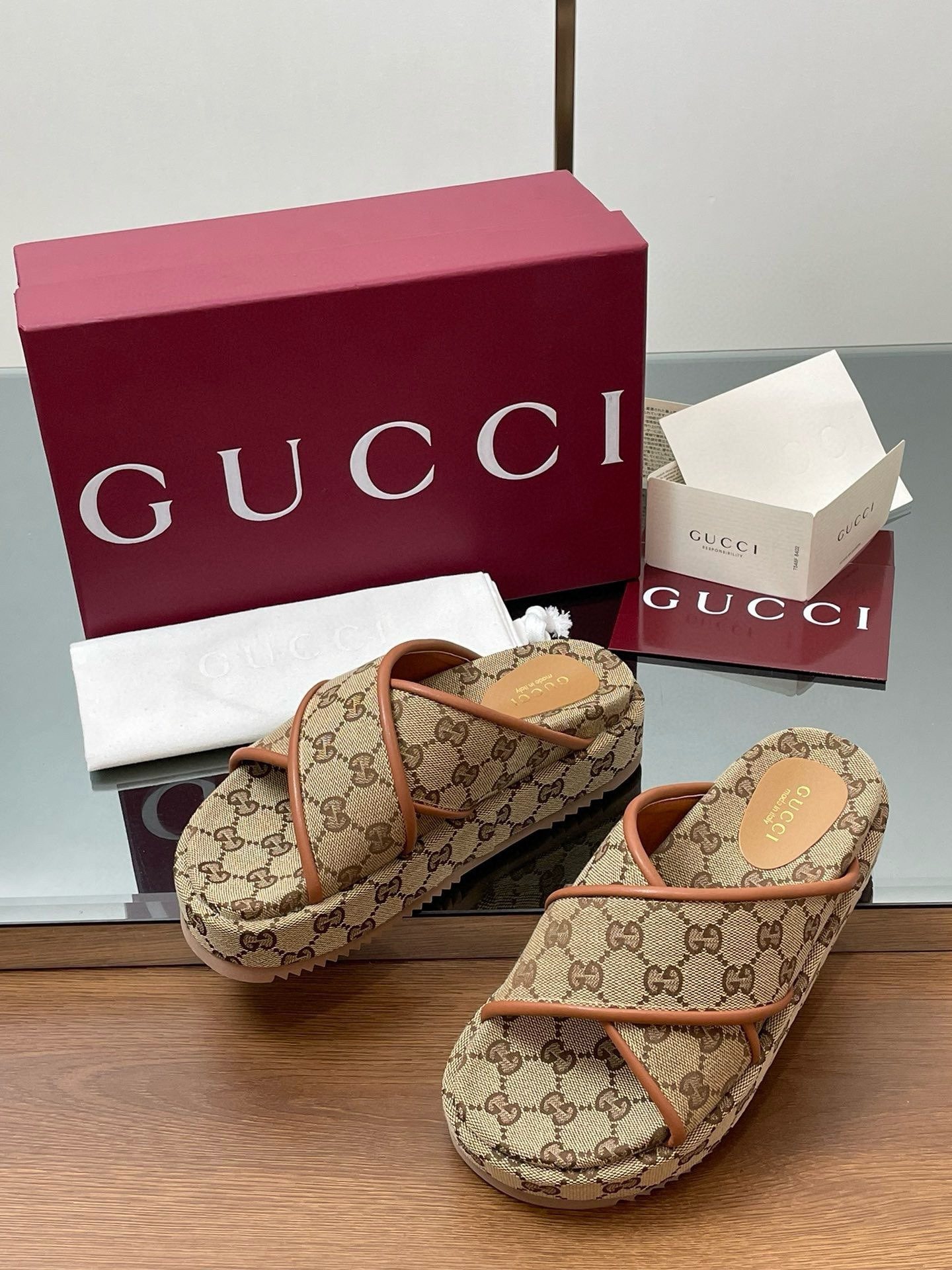 ua G*u*i criss cross slide sandals