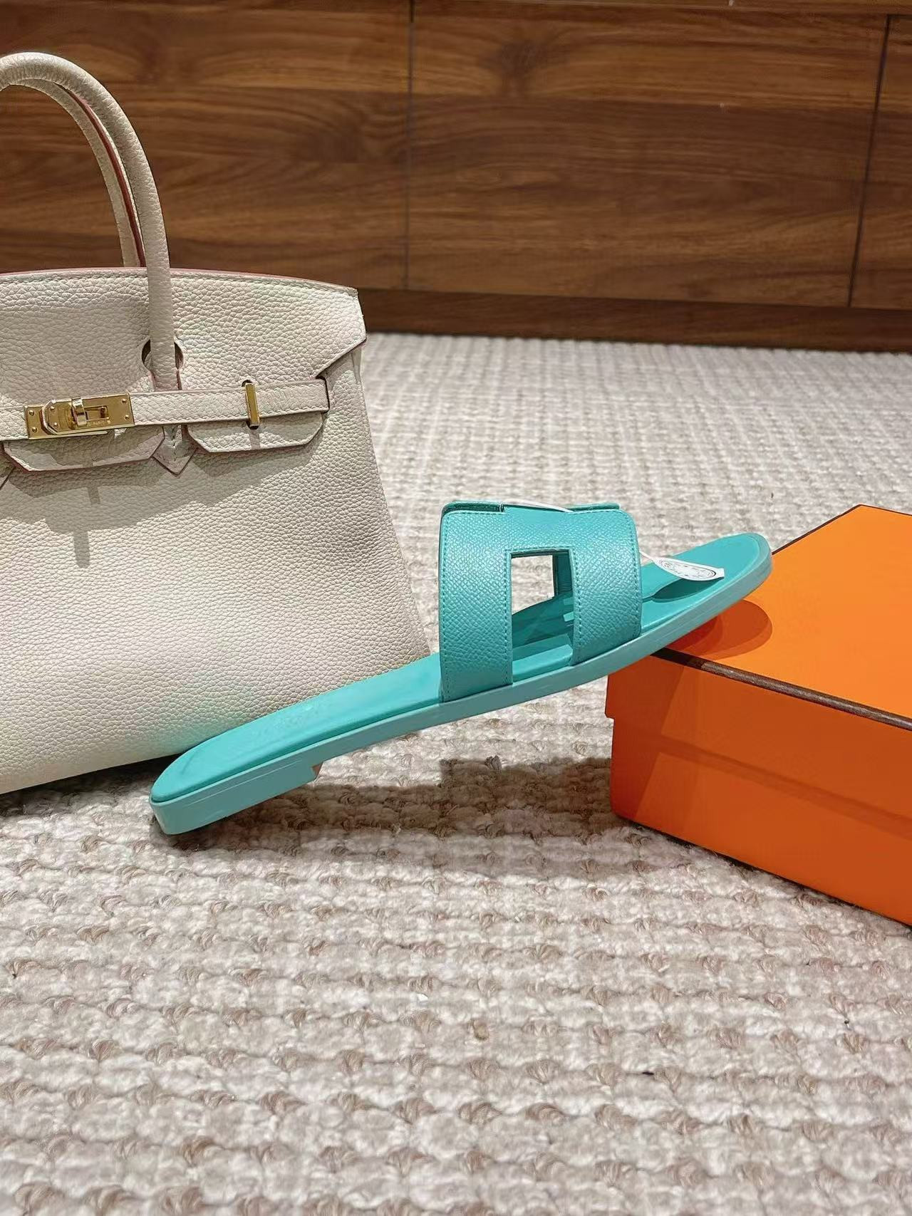 UA Hermès Oran sandal