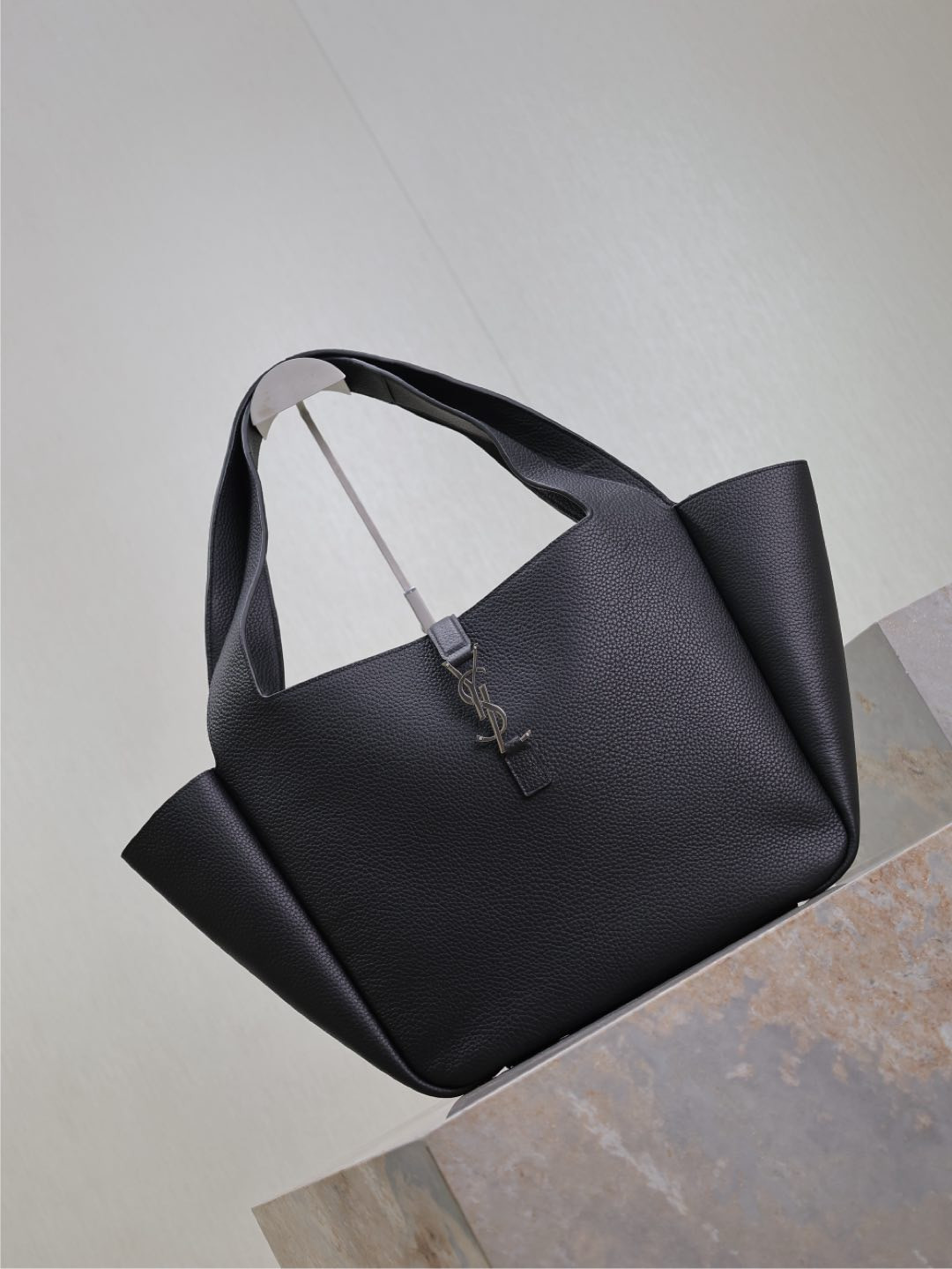 Y*L le 5 À 7 bea in grained leather 50×28×18cm