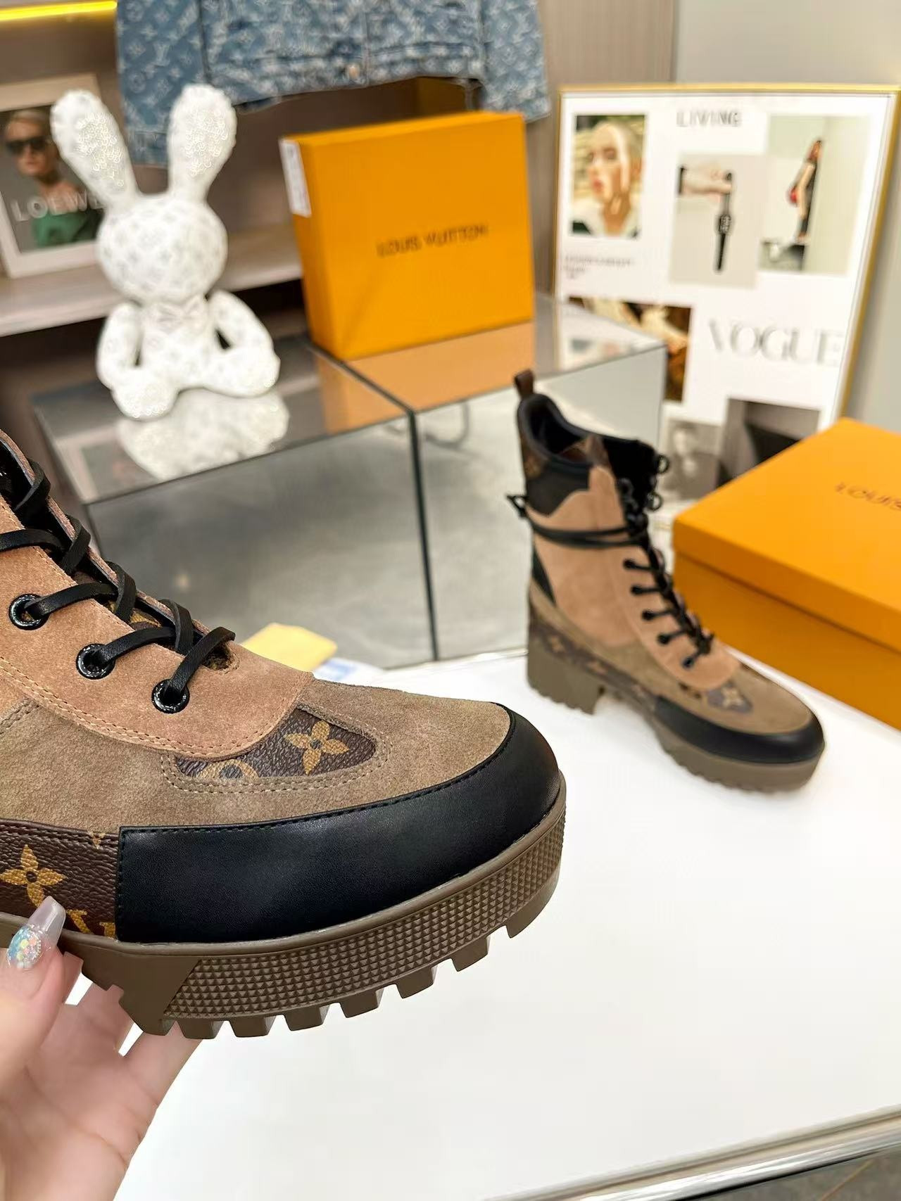 UA LV Laureate Platform Desert Boot