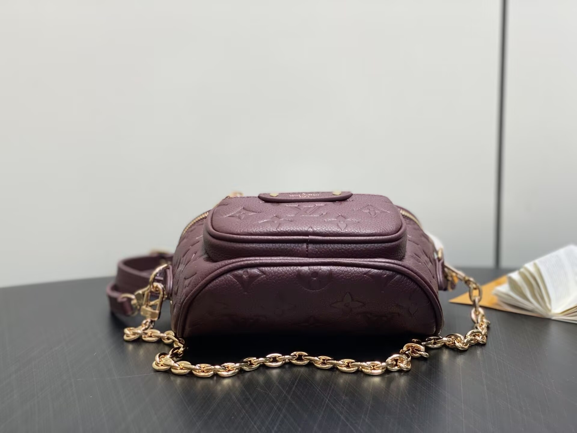 LV Mini Bumbag M13827 17x12x9.5cm