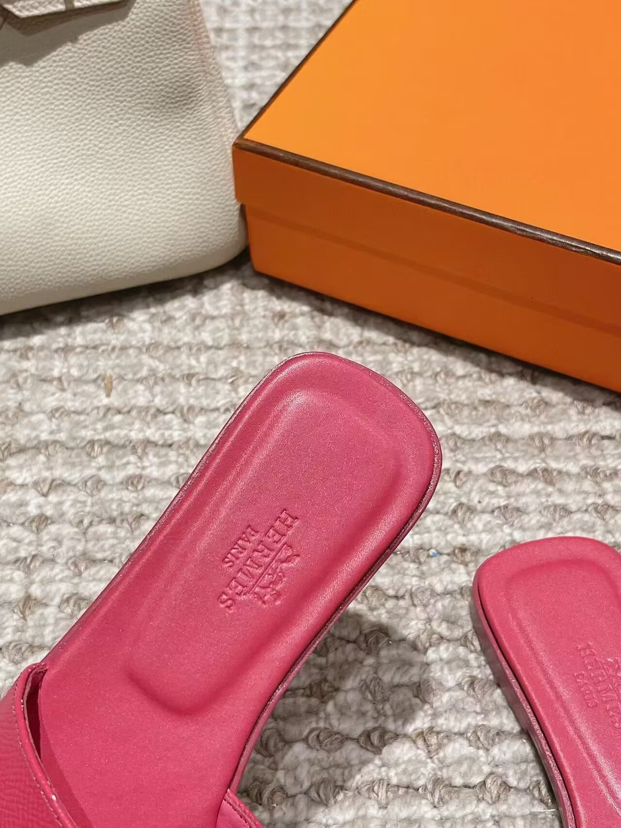 UA Hermès Oran sandal