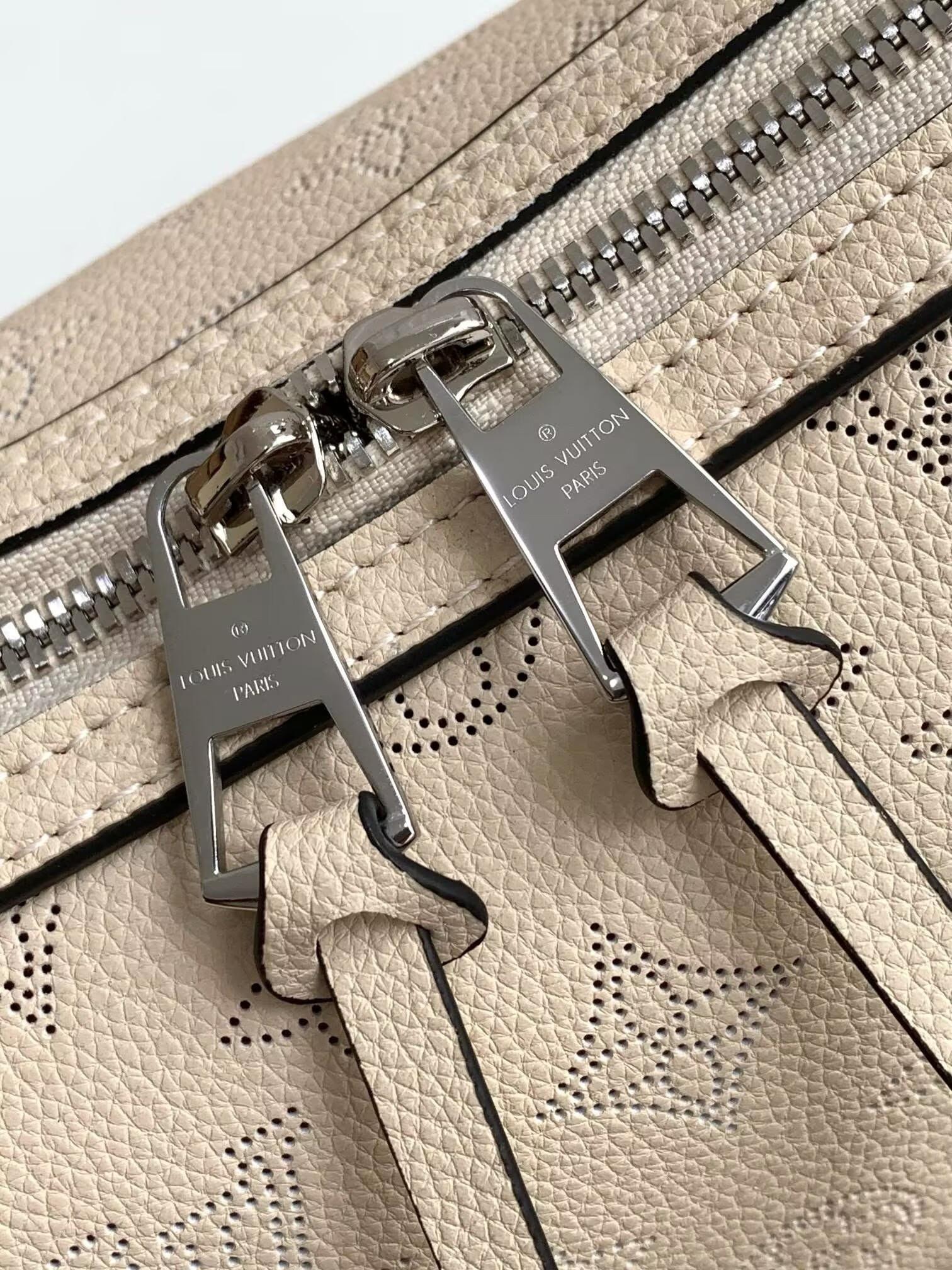 LV Hand It All PM M24255 29x18x13cm