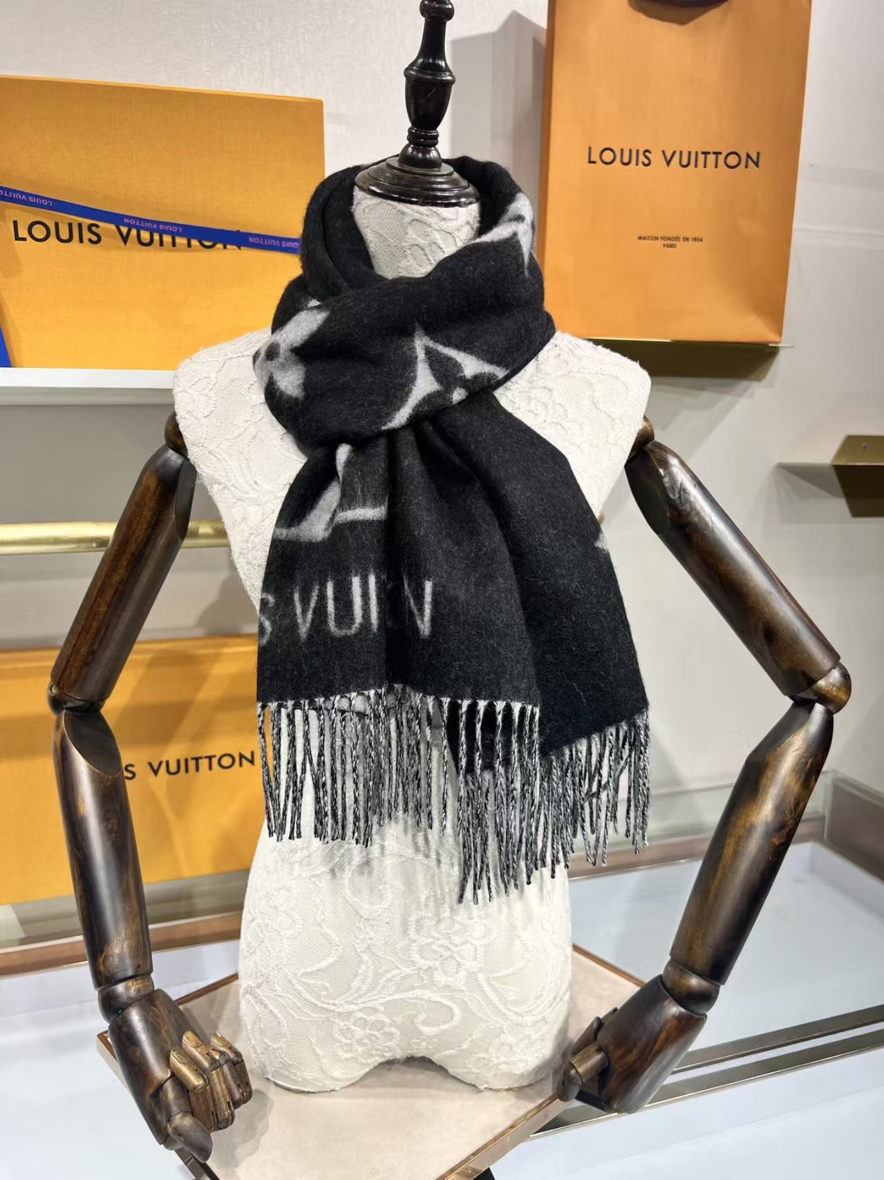 l0*is V*t0n reykjavik scarf