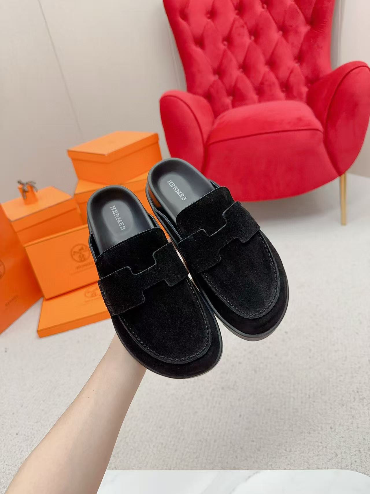 UA Hermès slippers