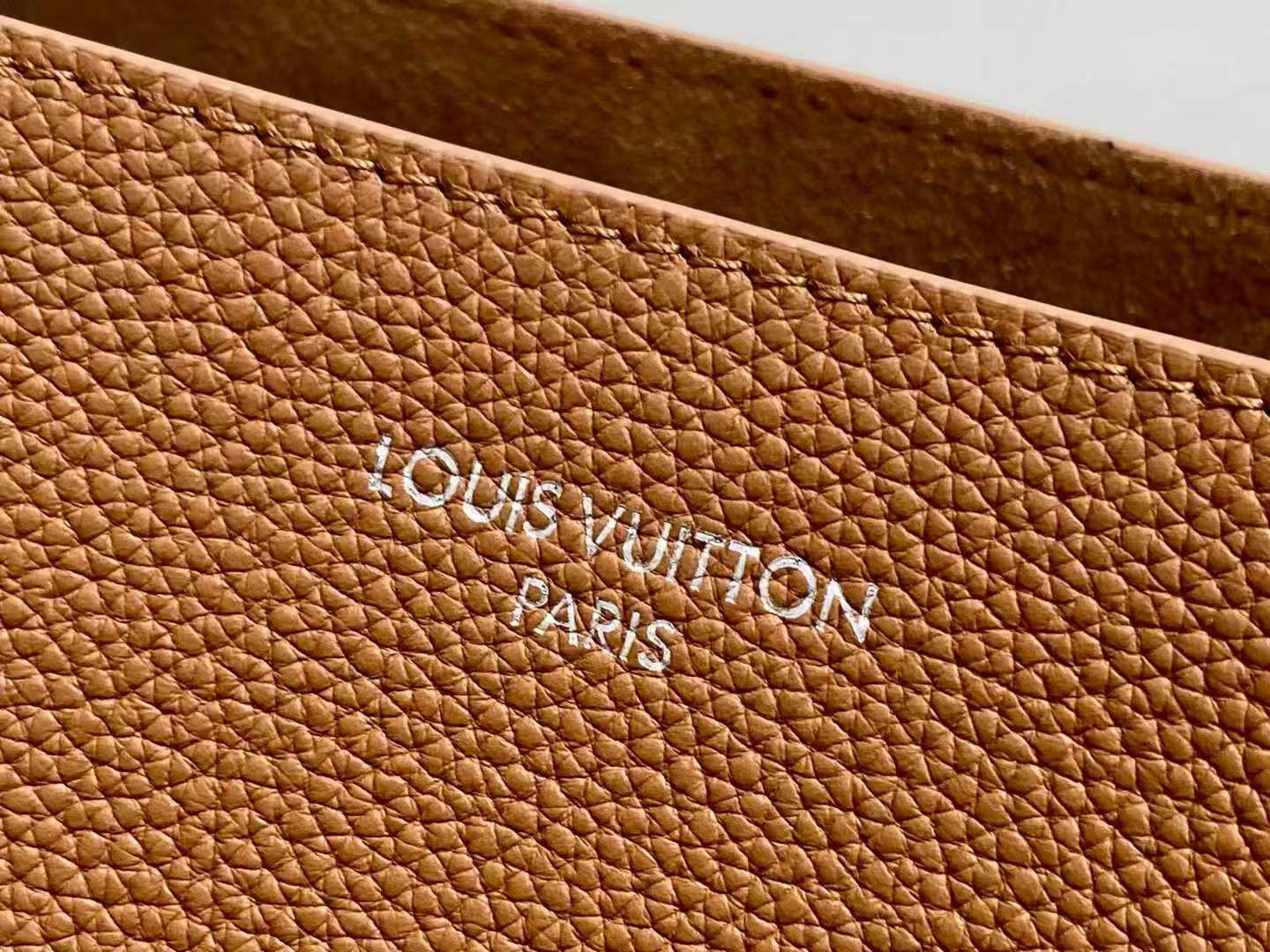 LV Verso Hobo M26745 33 x 15.5 x 30cm