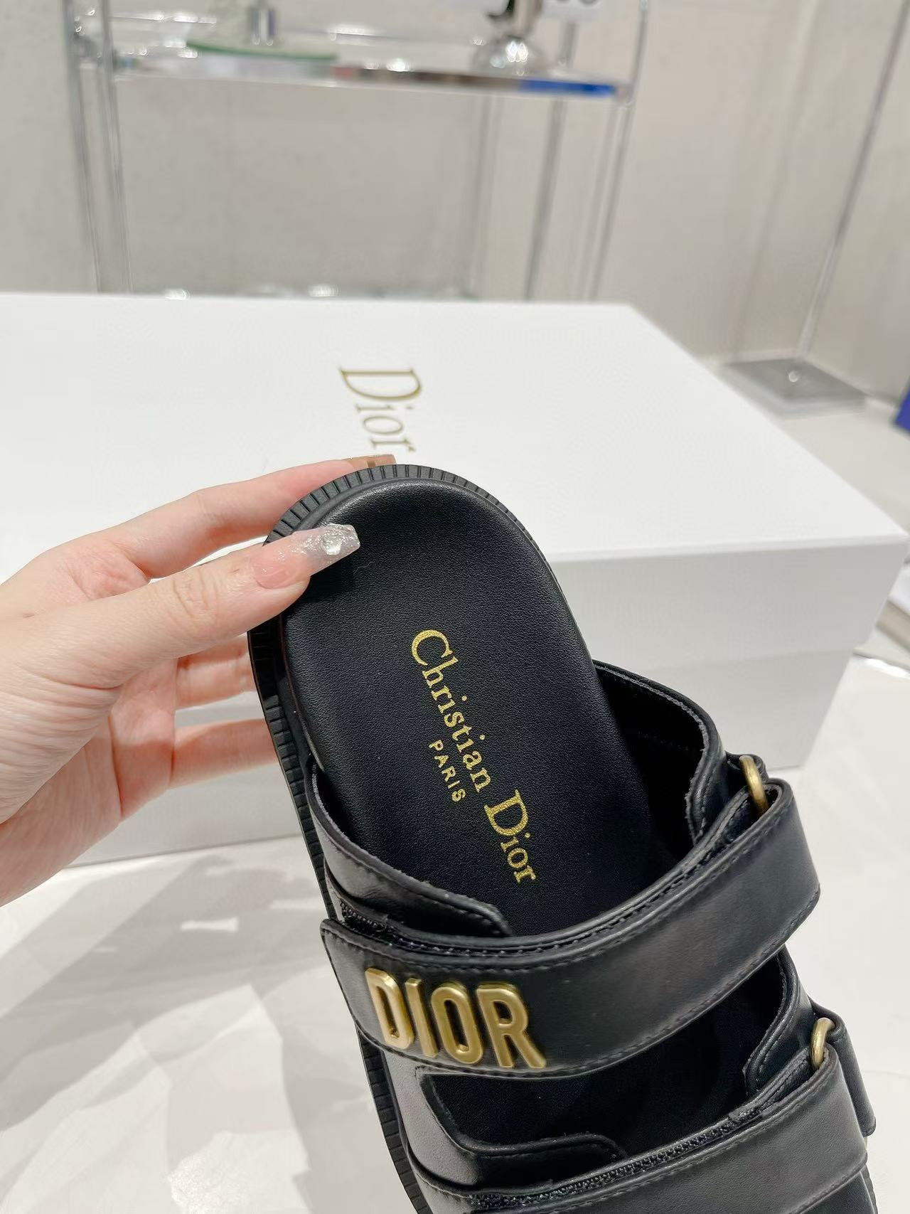 ua D*or D*oract sandal