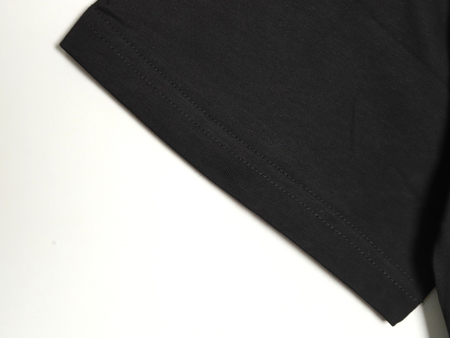 D*or short-sleeved t-shirt