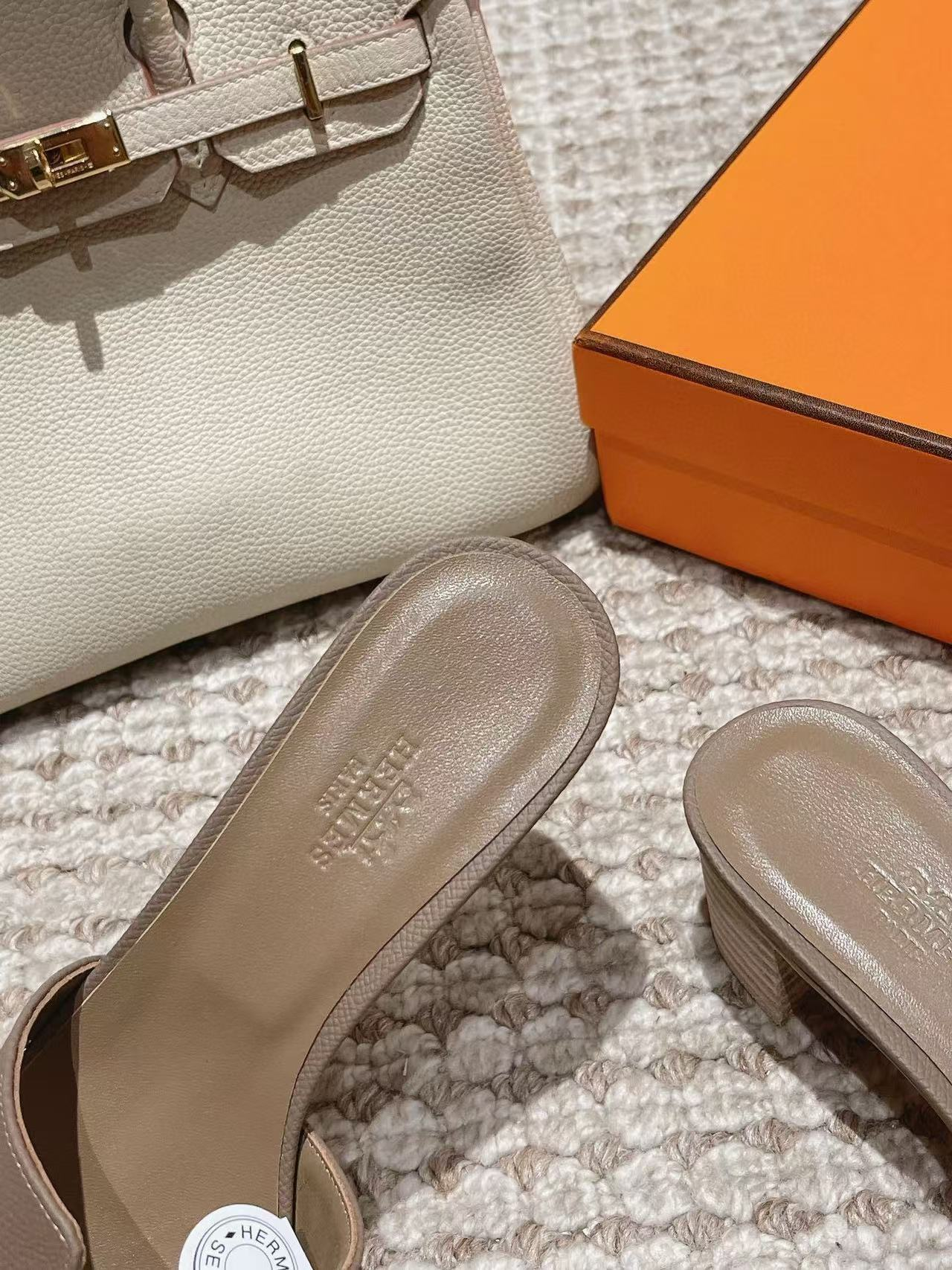 UA Hermès Oasis sandal
