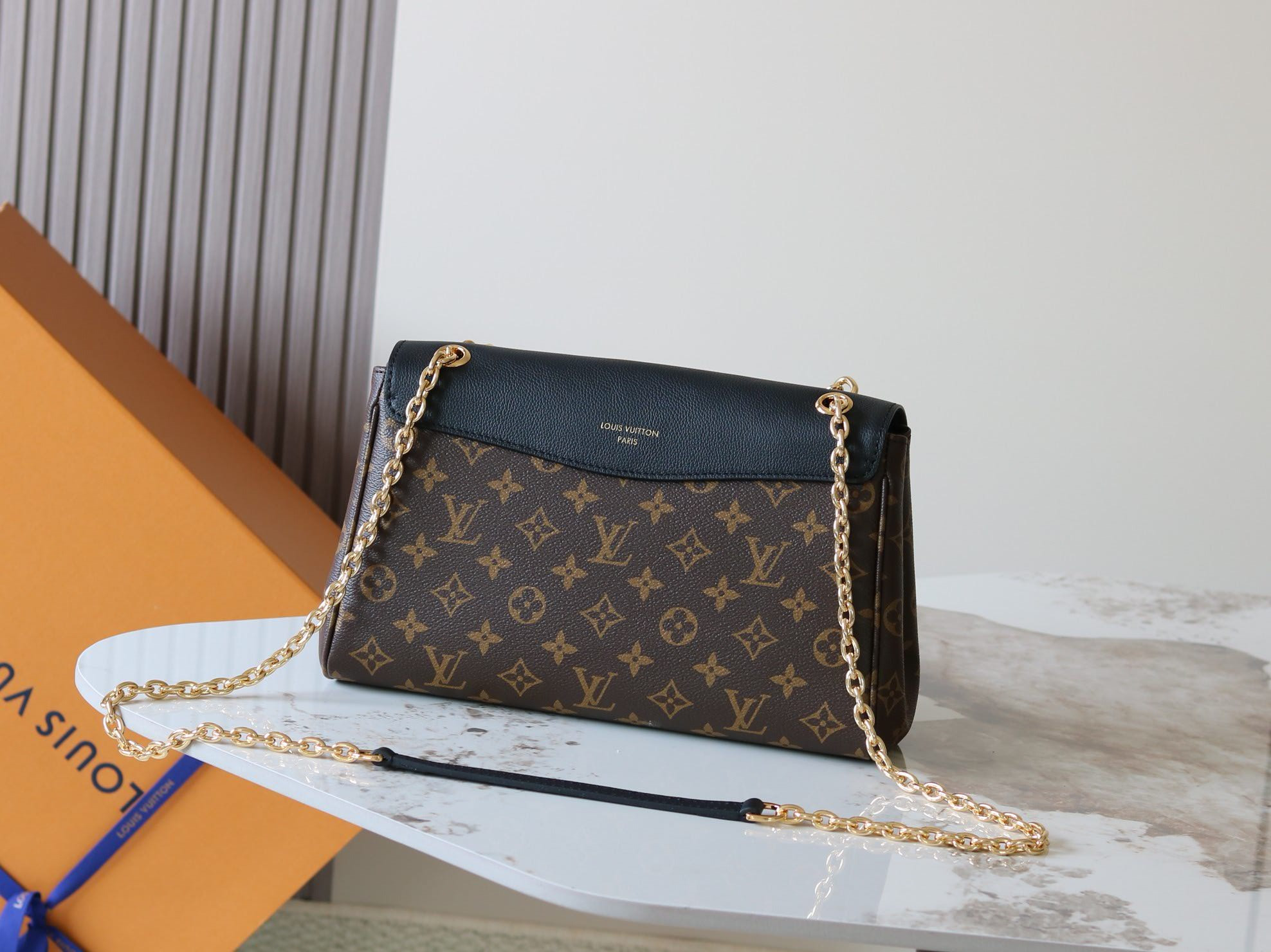 LV Saint Germain PM M26285 30.5x21x12.5cm
