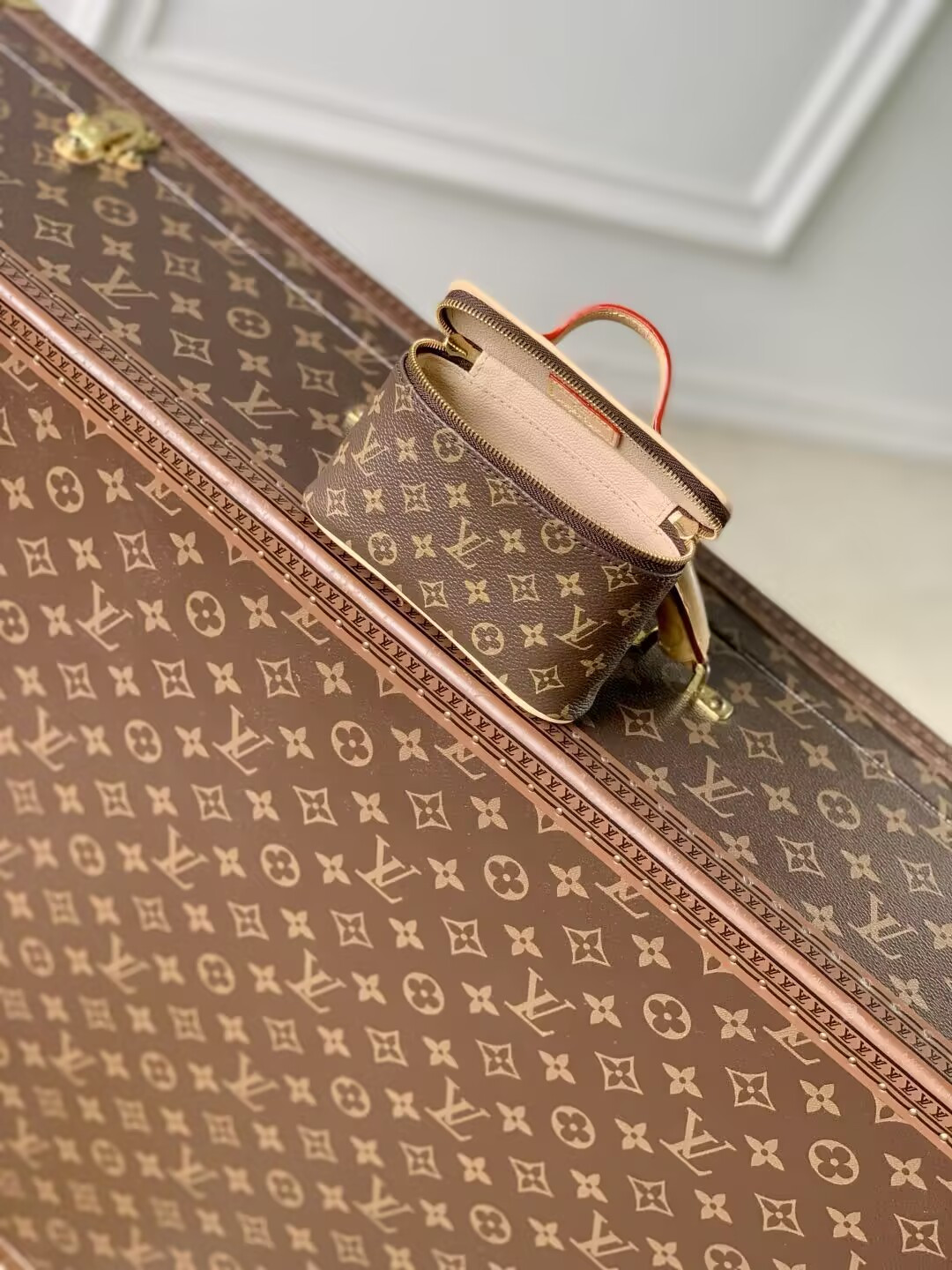 LV Nice Beauty Makeup Bag M83079 11.5x3.5x13.5cm