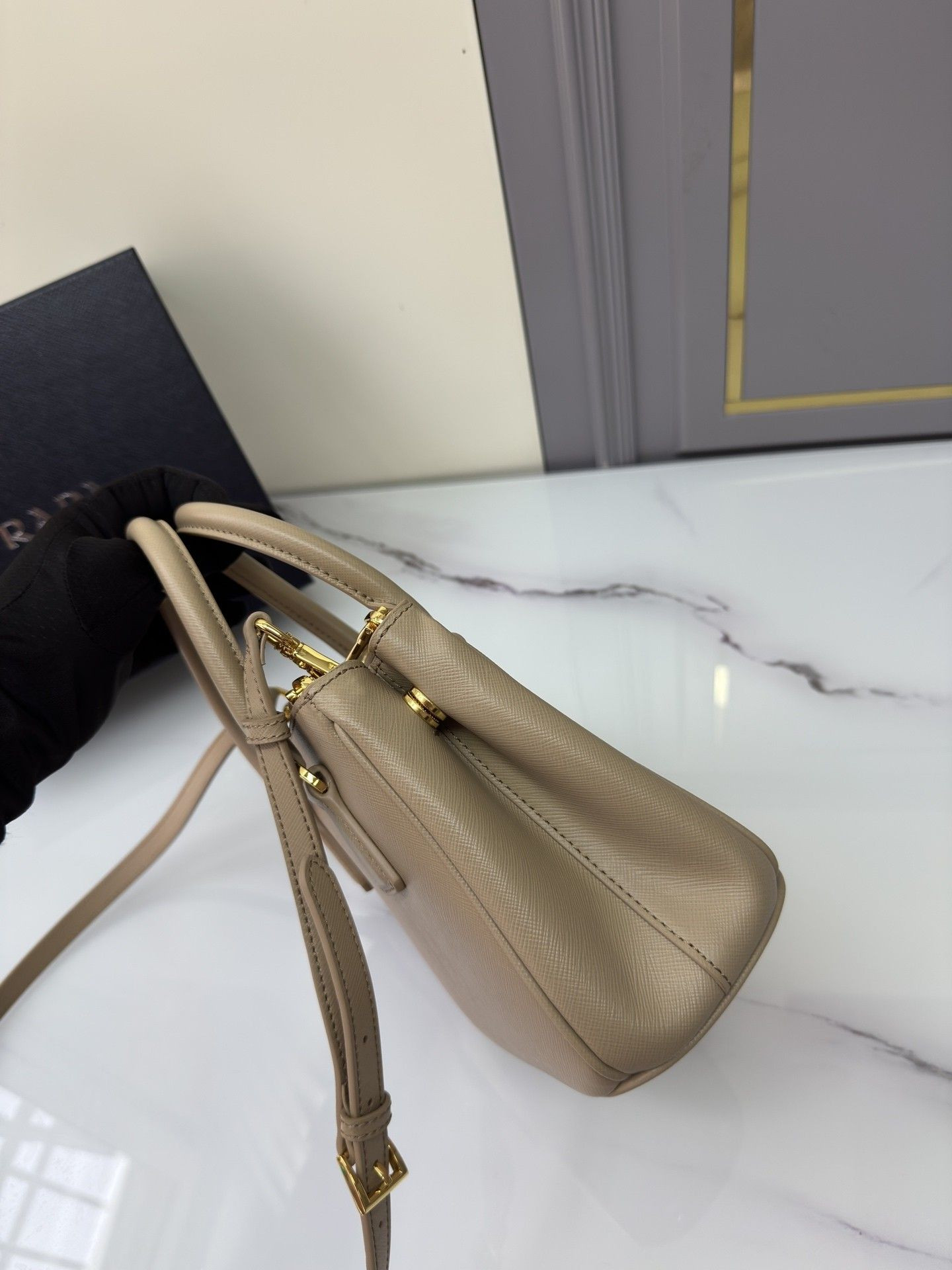 Pra*a galleria mini saffiano leather bag 20x15x9.5cm