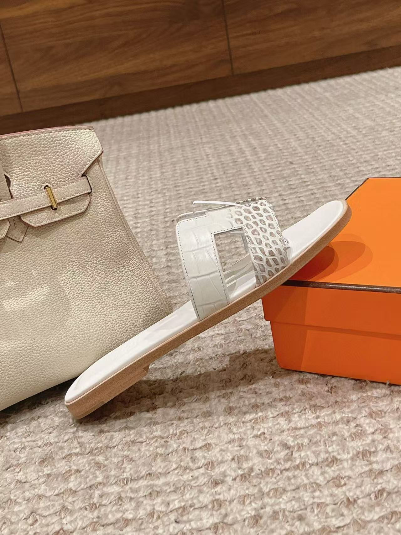 UA Hermès Oran sandal