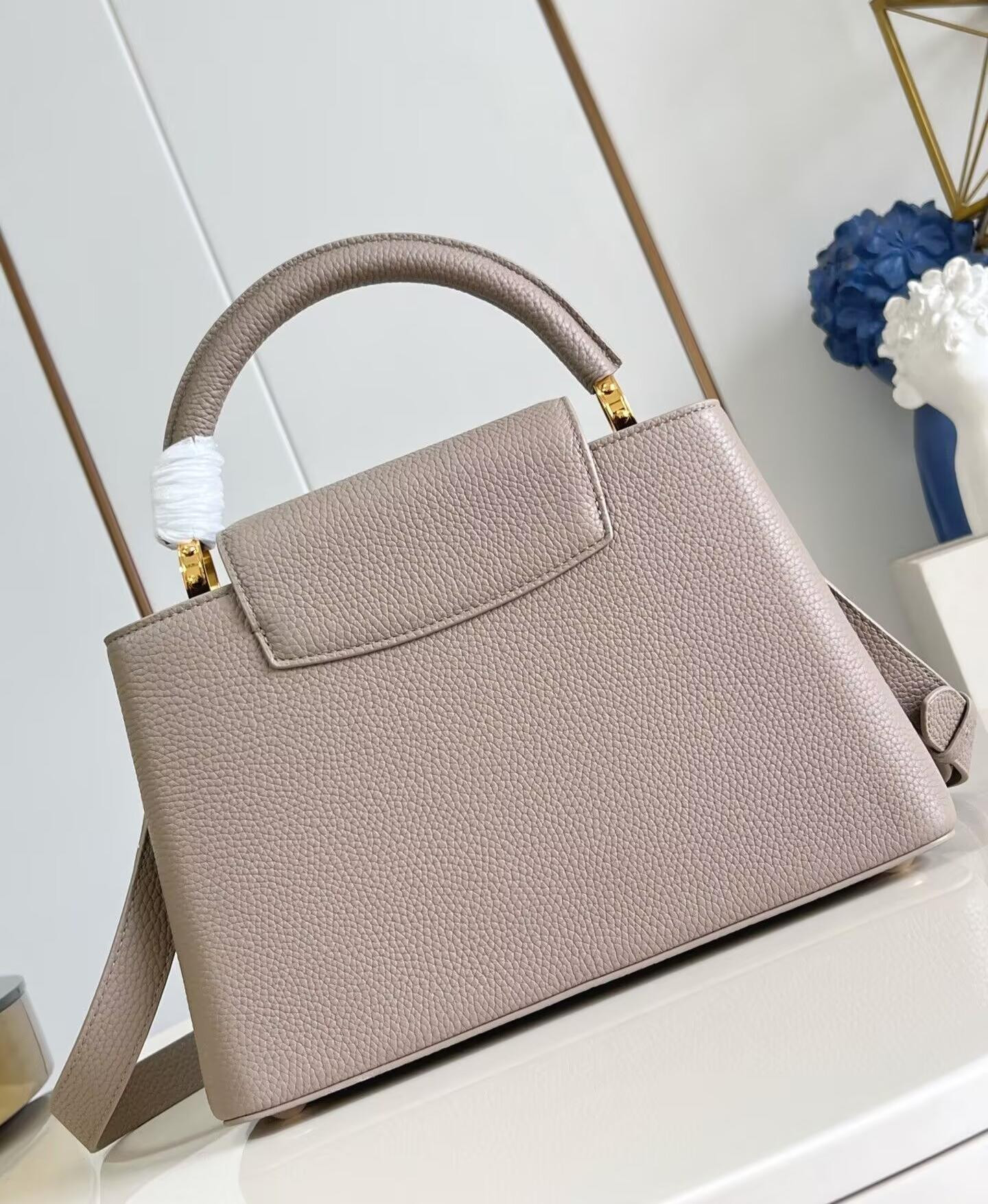 LV Capucines MM M12935 31x20x11cm