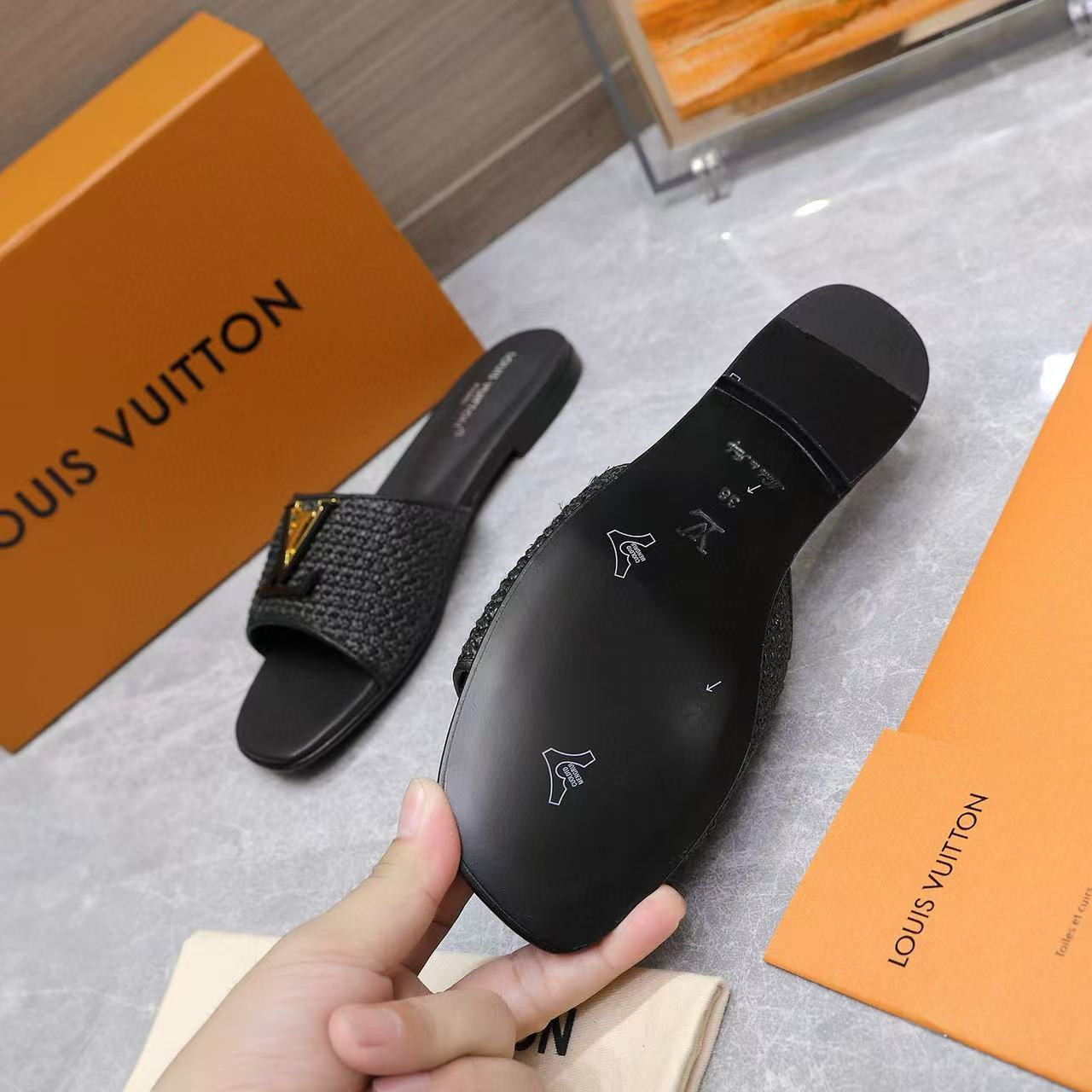 UA LV Mare Flat Mule