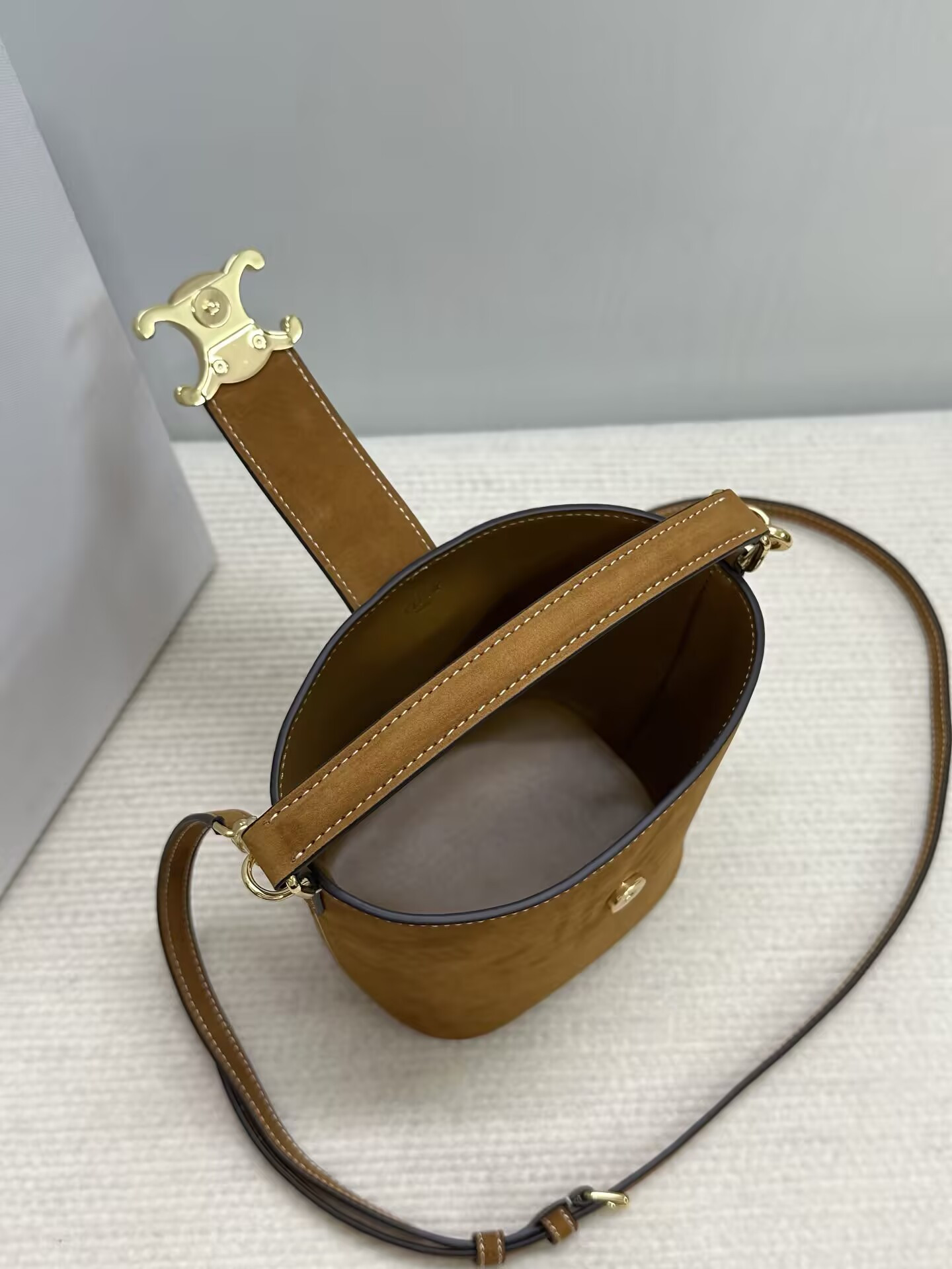 Ce**e mini bucket l0*ise in nubuck calfskin 13.5x16x10cm