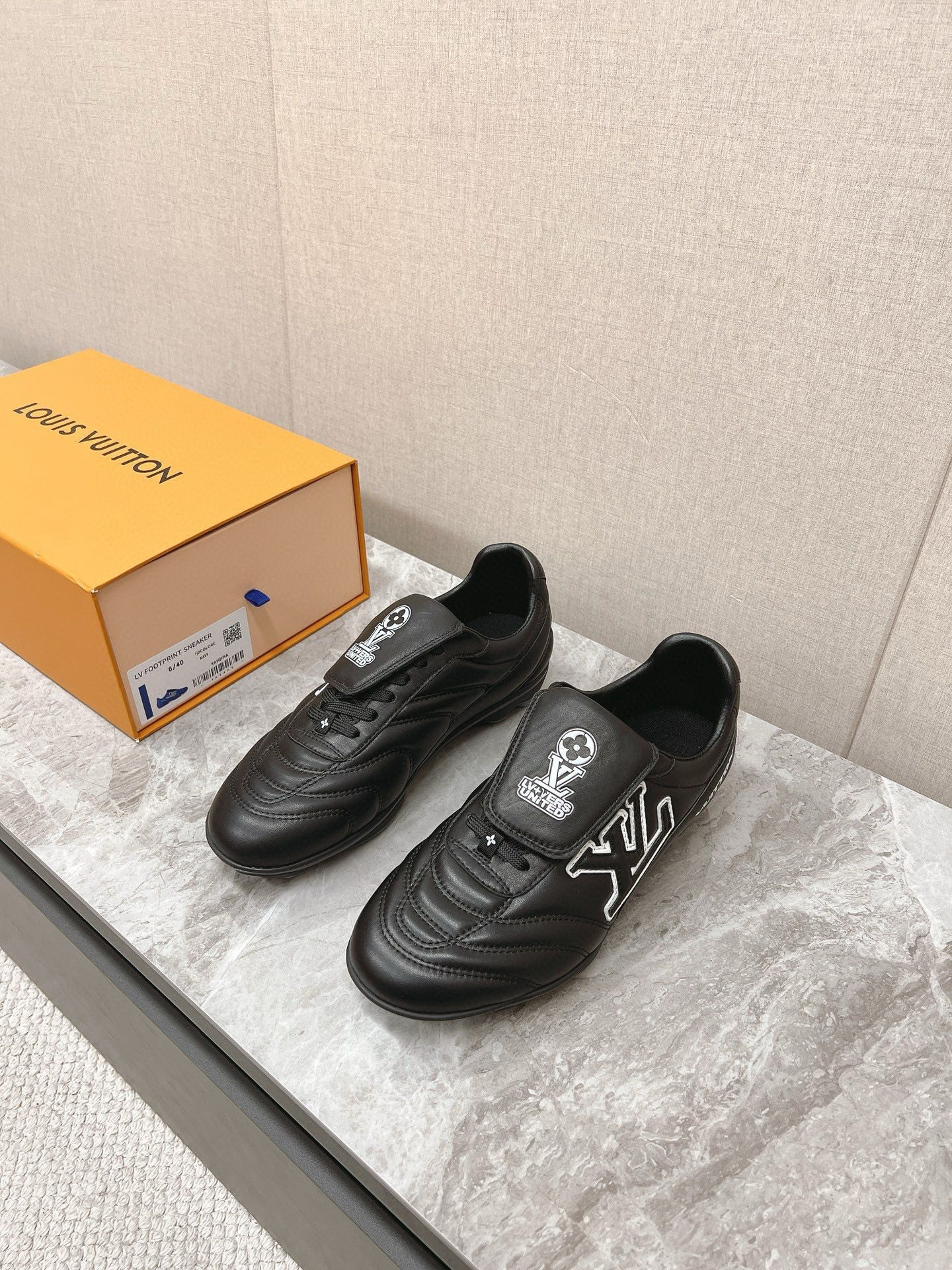 UA LV Footprint Soccer Sneaker