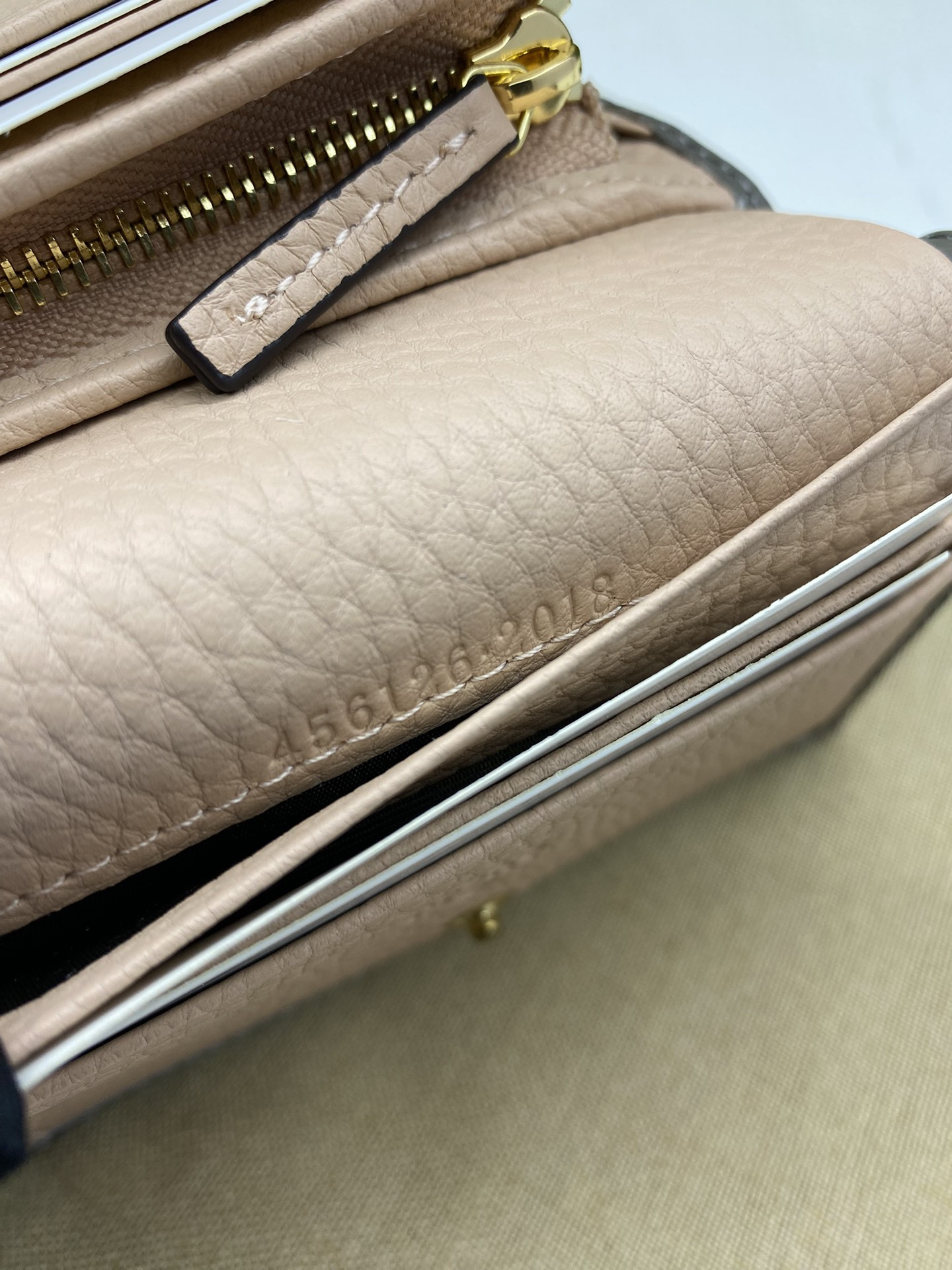 G*u*i huhu card wallet 11x8.5x3cm