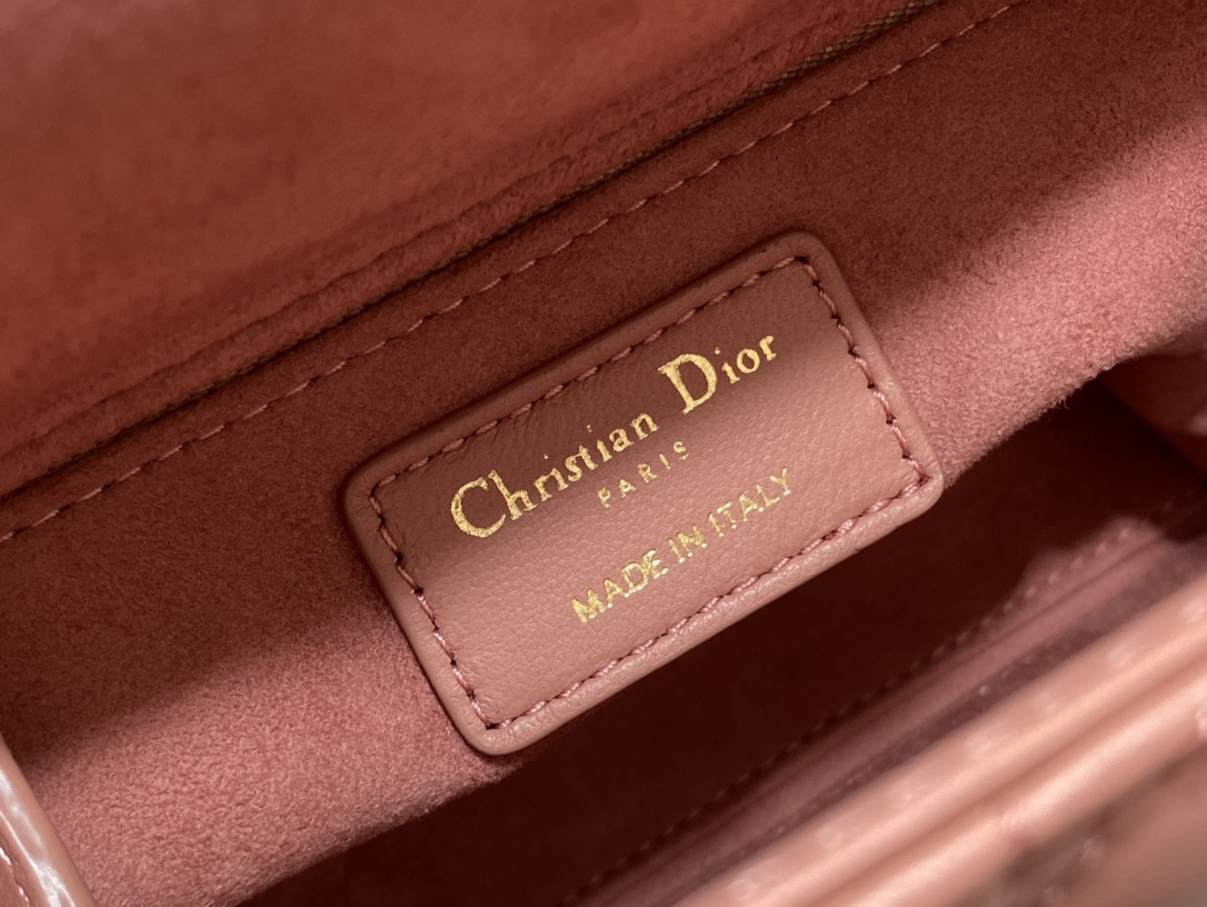 small lady D*oramour my abcD*or bag 8 x 6.5 x 3 inches