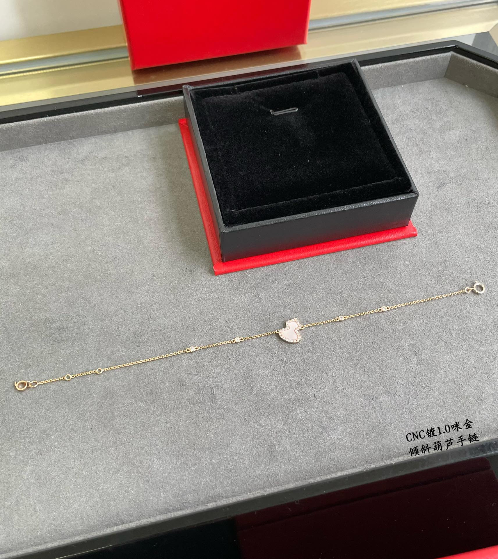 Qeelin Tilted Gourd Bracelet