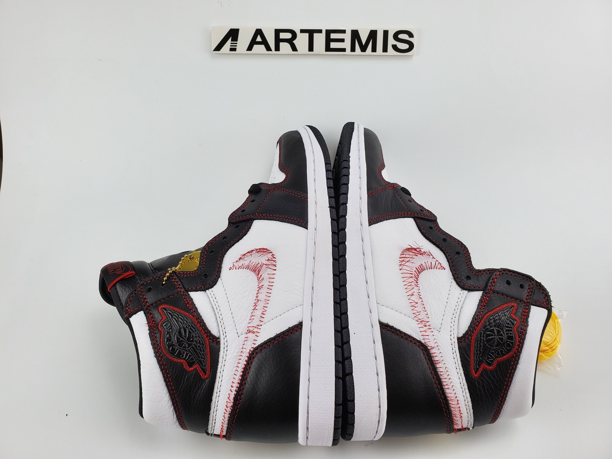 Air Jordan 1 Retro High OG Defiant