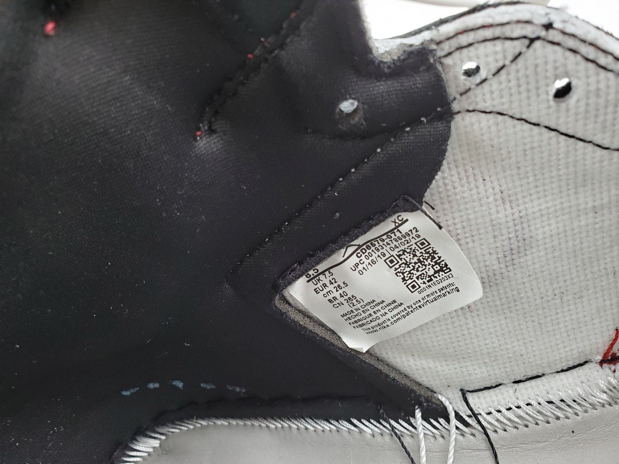 Air Jordan 1 Retro High OG Defiant