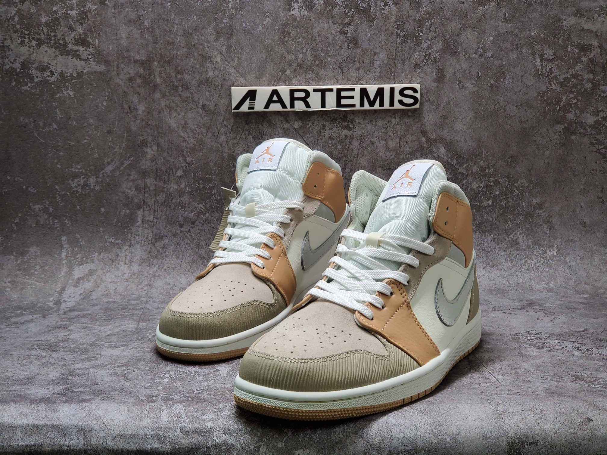 Air Jordan 1 Mid Milan