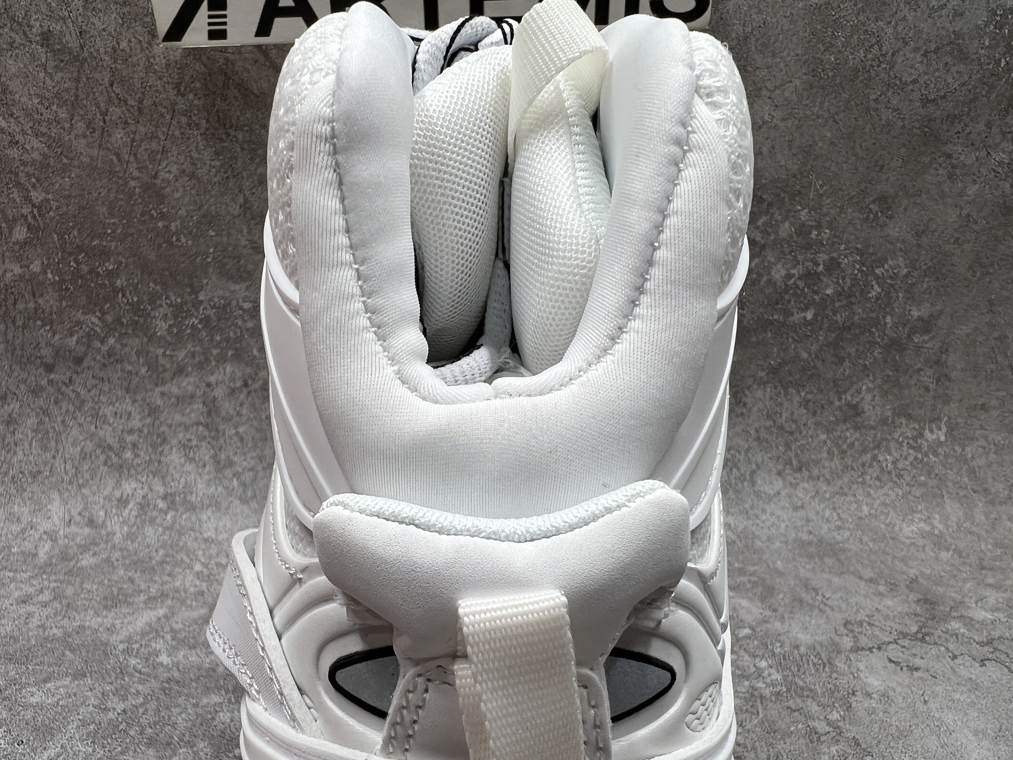 Balenciga Track Hike White