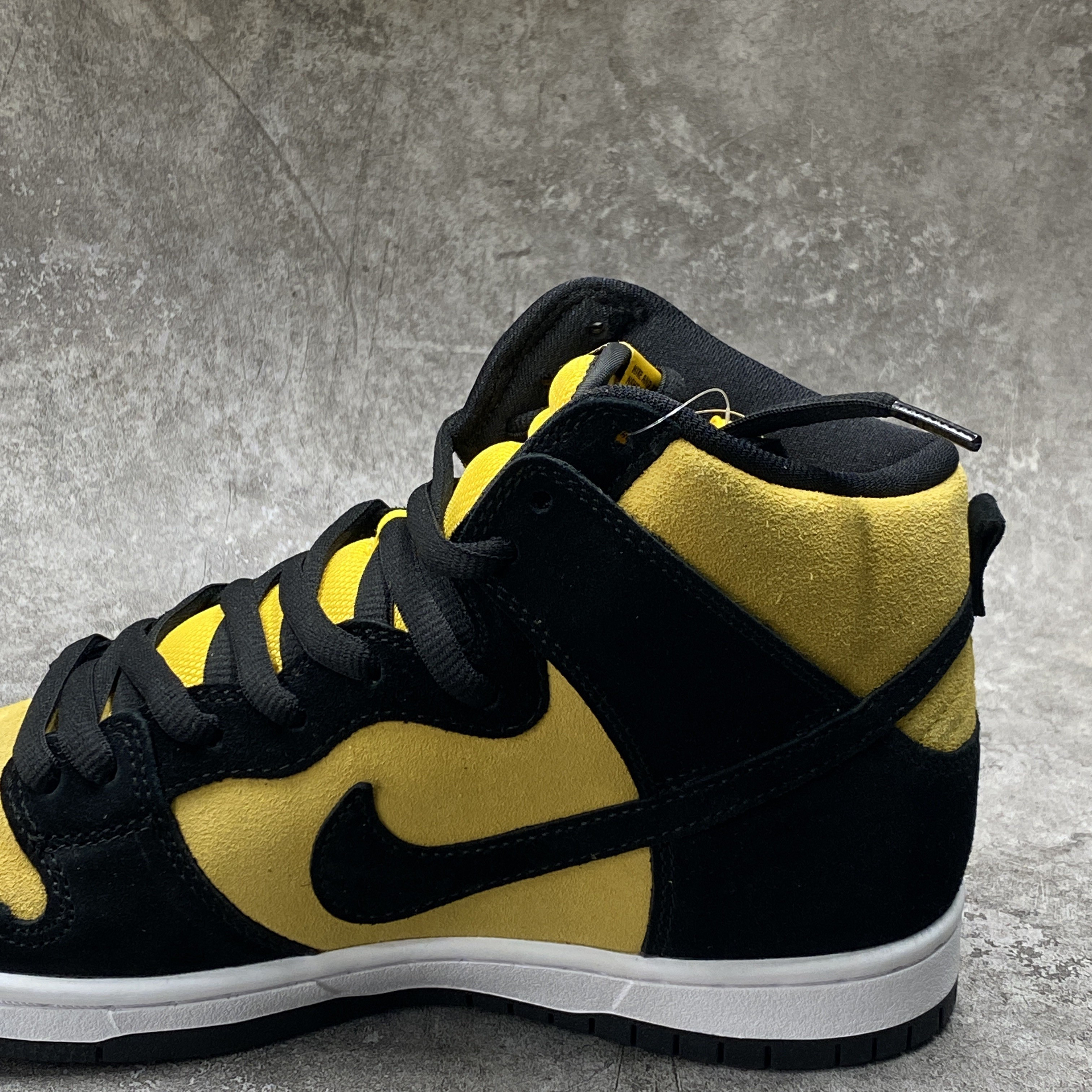 Nike SB Dunk High Pro Reverse Goldenrod