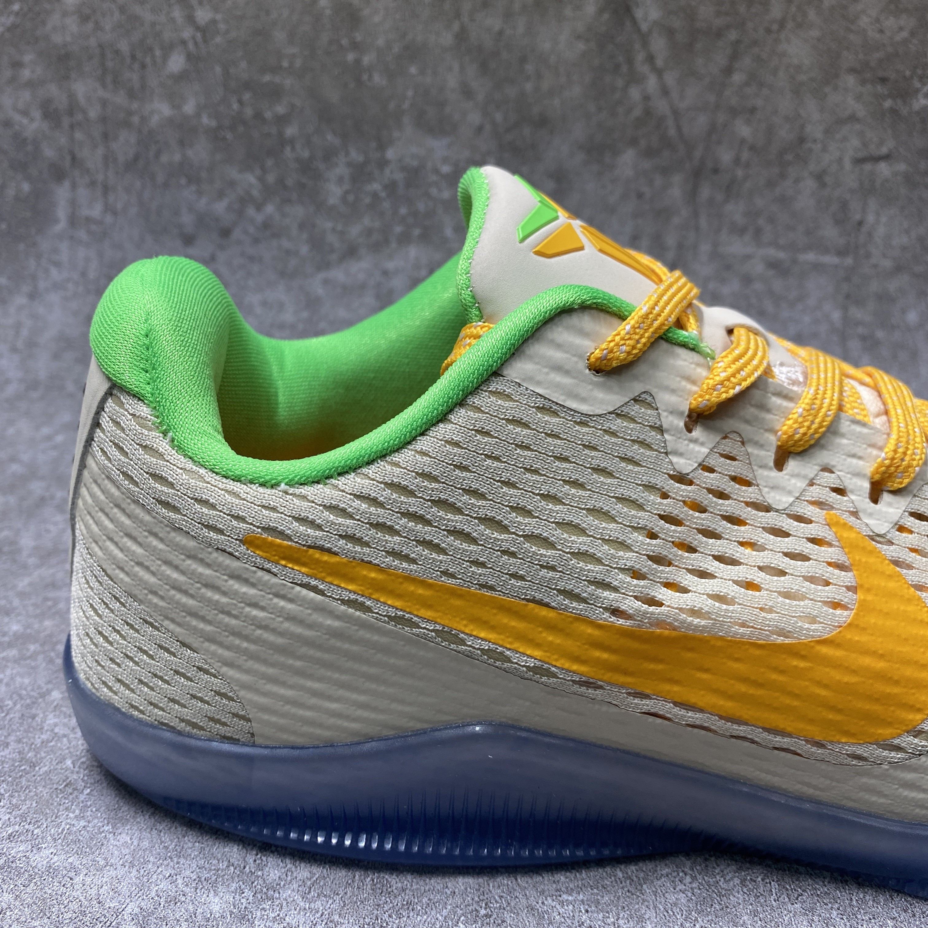 Nike Kobe 11 Peach Jam PE