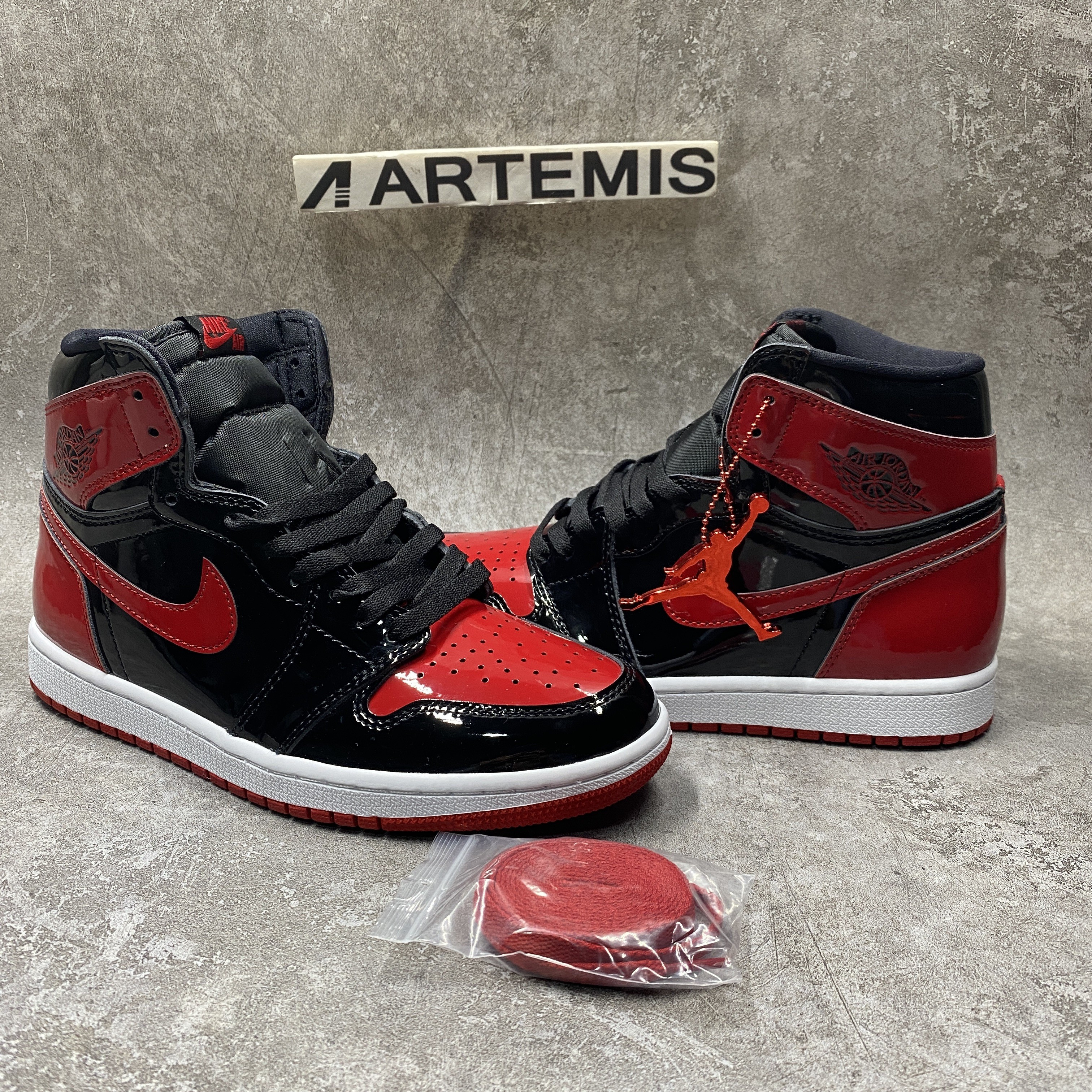 Air Jordan 1 Retro High OG Patent Bred