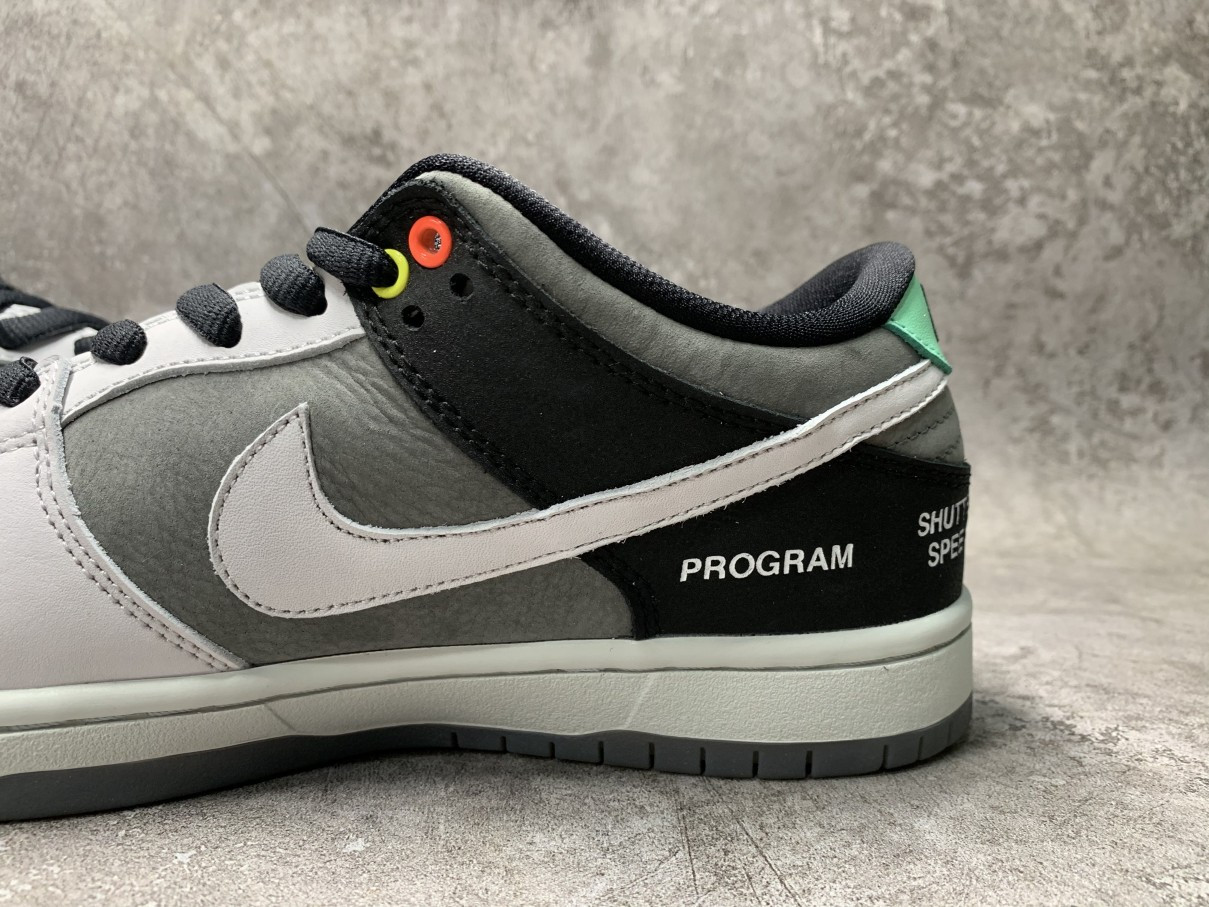 Nike SB Dunk Low VX1000