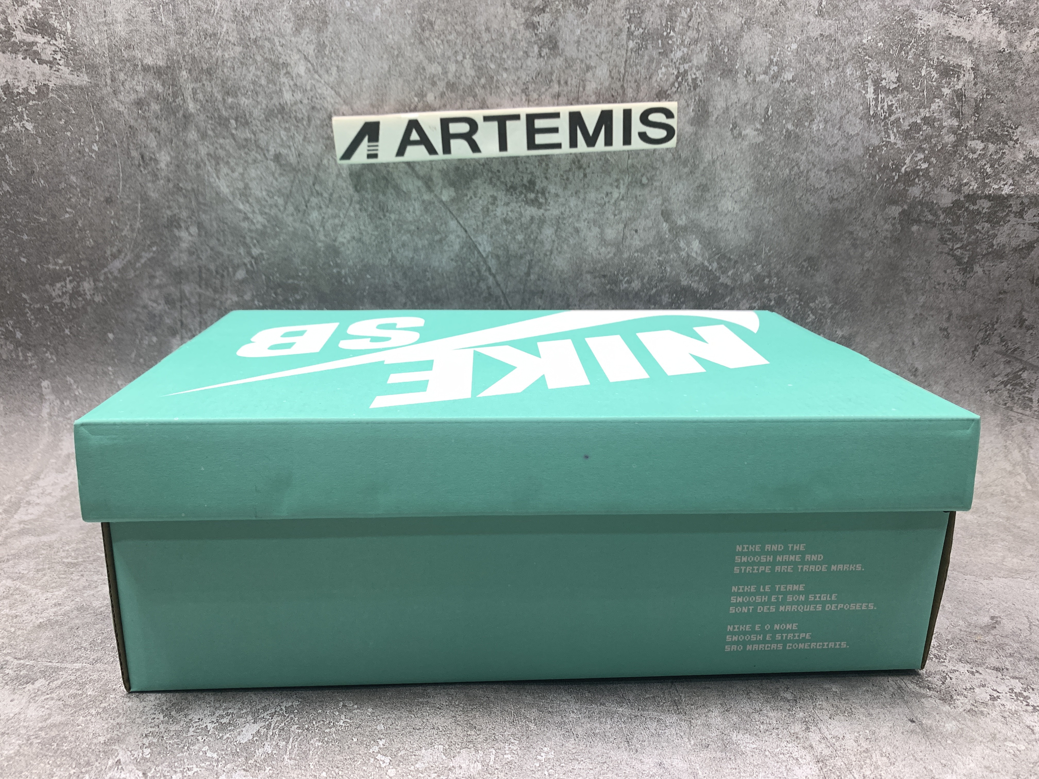 Nike SB Dunk Low Summit White Wolf Grey