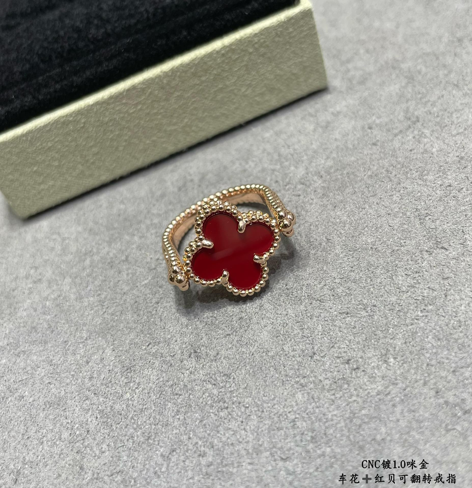 V*N CL*F & arpels flippable four-leaf clover ring