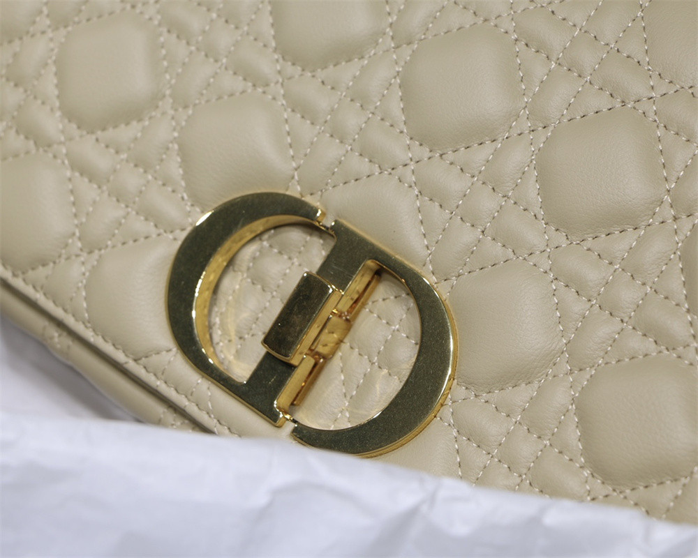 large d*or caro bag beige S*pple cannage calfskin 29 x 18 x 10 cm