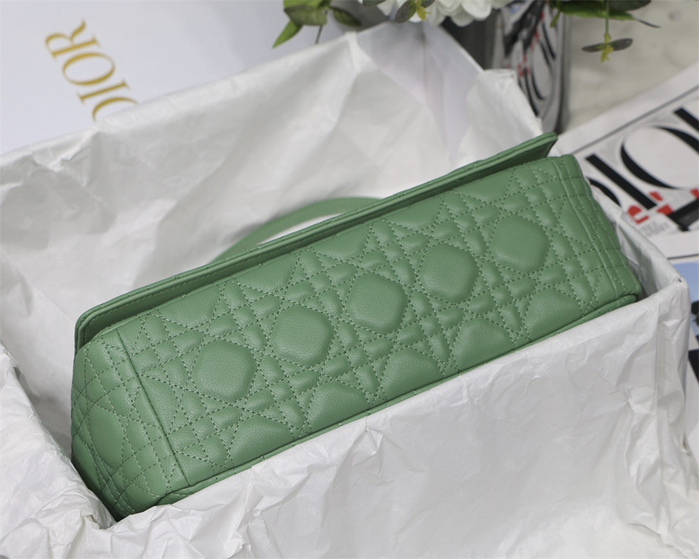 large d*or caro bag green S*pple cannage calfskin with silver hardware 29 x 18 x 10 cm