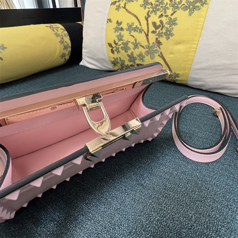 VALENTINO GARAVANI ROCKSTUD23 SMALL SMOOTH CALFSKIN SHOULDER BAG PINK