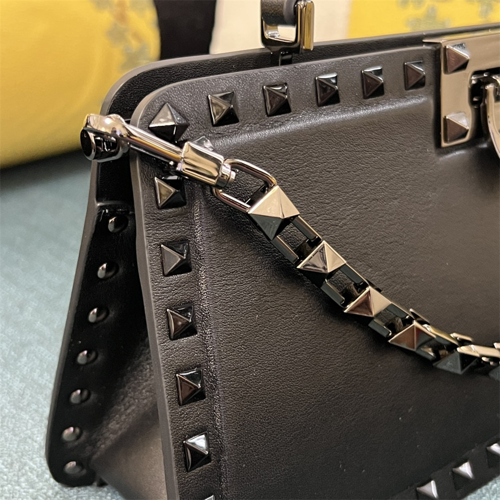 VALENTINO GARAVANI ROCKSTUD23 smooth calfskin handbag Black