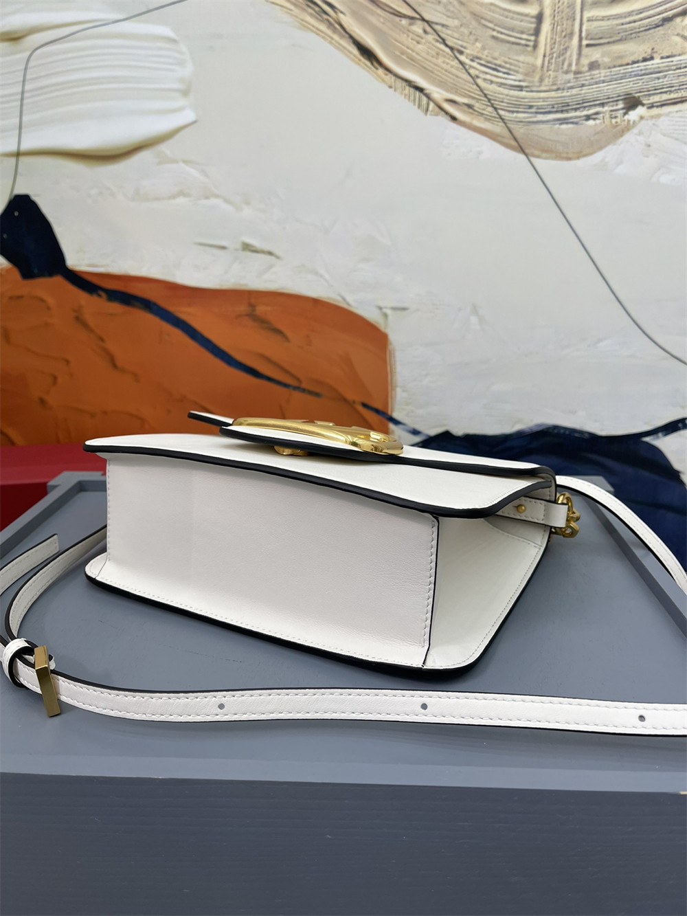 VALENTINO GARAVANI LOCÒ CALFSKIN SHOULDER Small BAG 22 x 16  x 7 cm