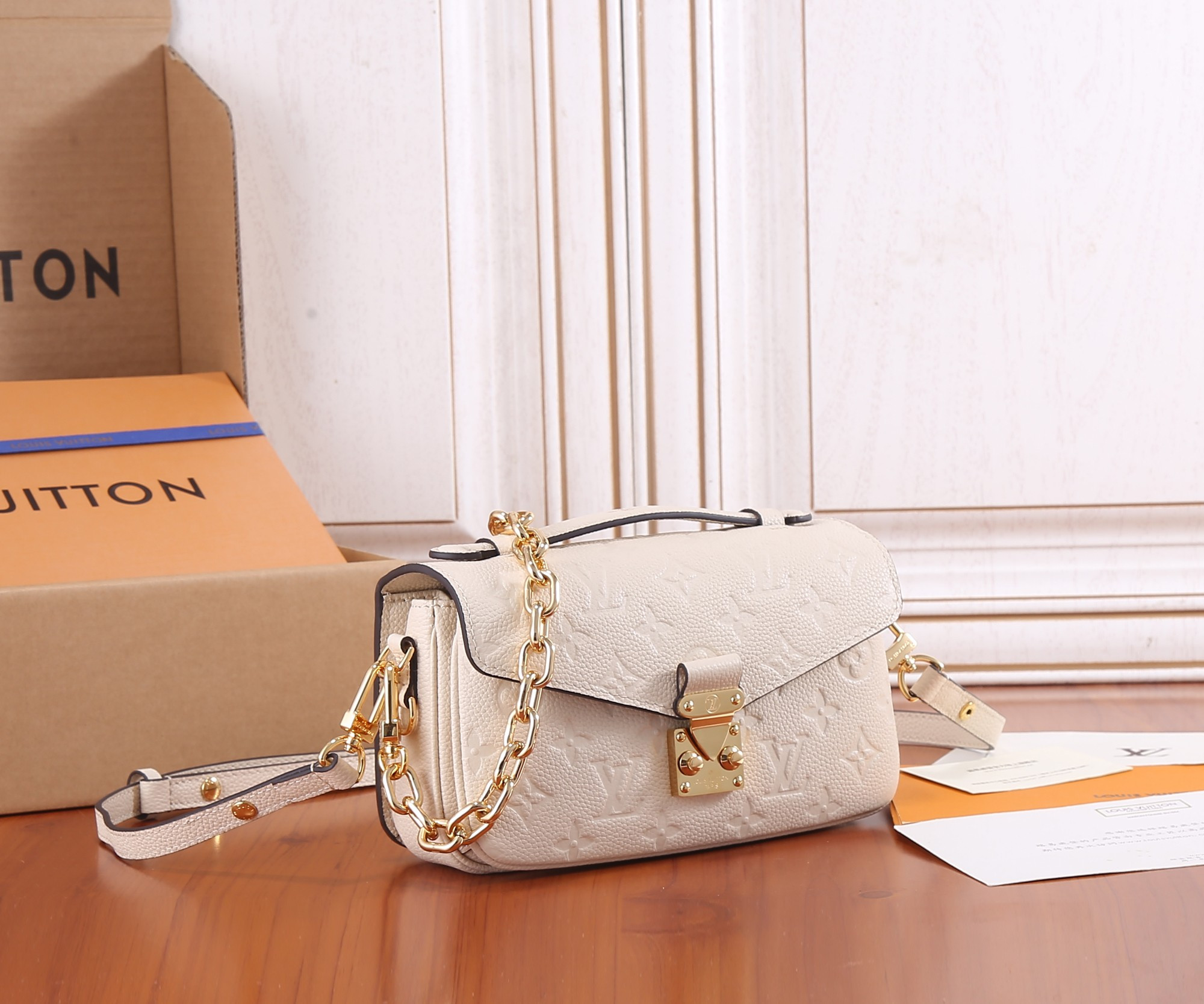 LV Pochette Métis East West M22942 21.5 x 13.5 x 6 cm