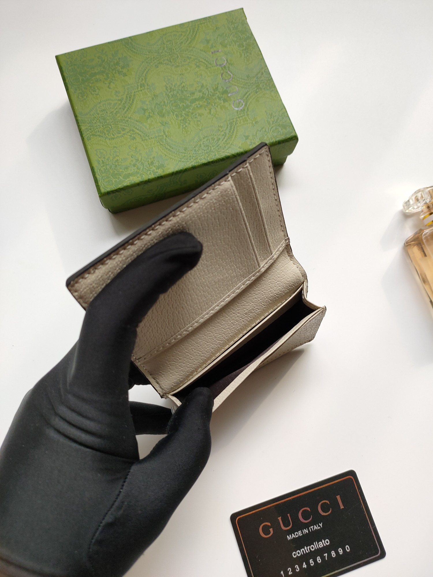 G*u*i gg  card case wallet